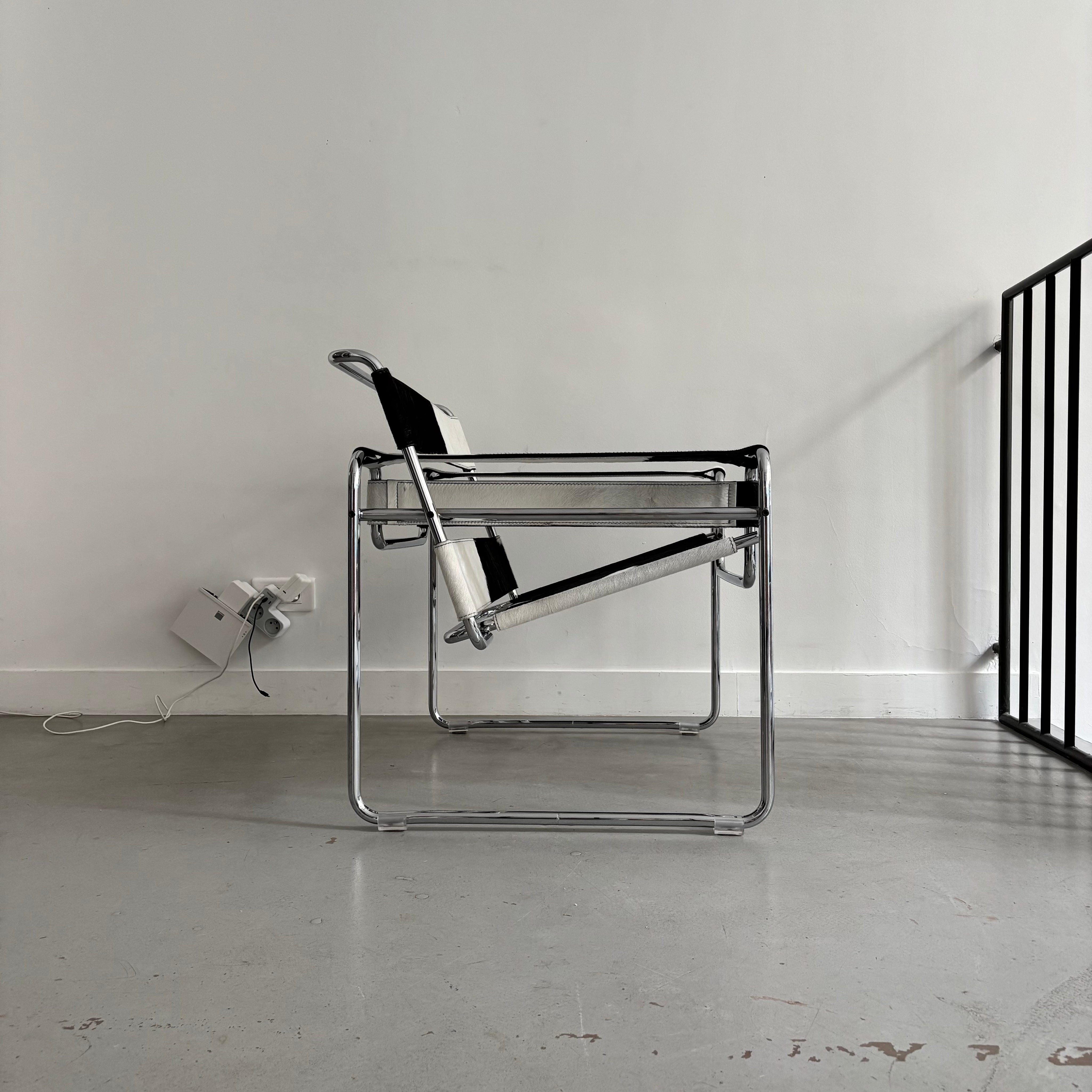 Early_Wassily_Chair_by_Marcel_Breuer_for_Gavina,_Pony_Leather,_Italy,_1960s