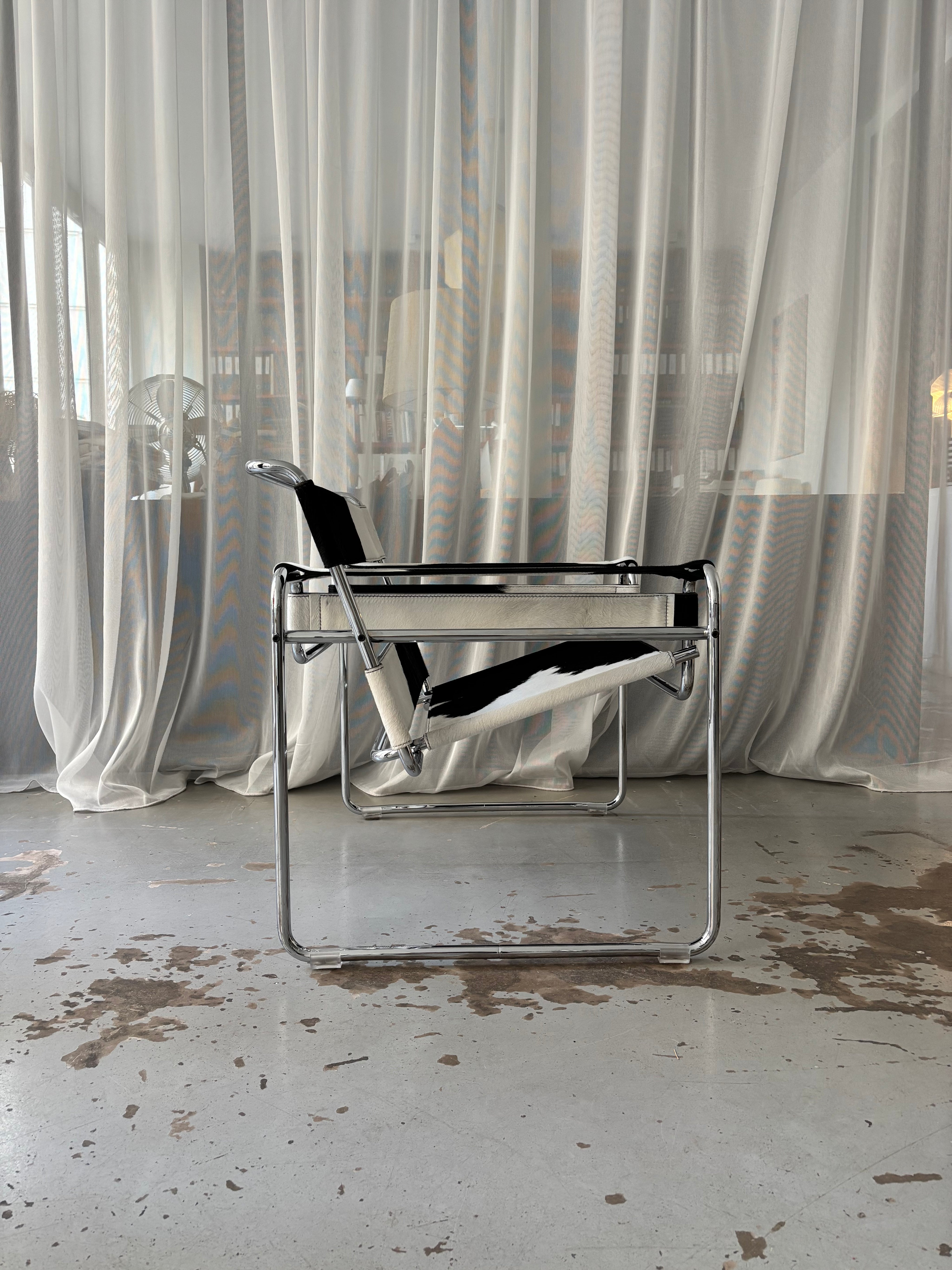 Early_Wassily_Chair_by_Marcel_Breuer_for_Gavina,_Pony_Leather,_Italy,_1960s