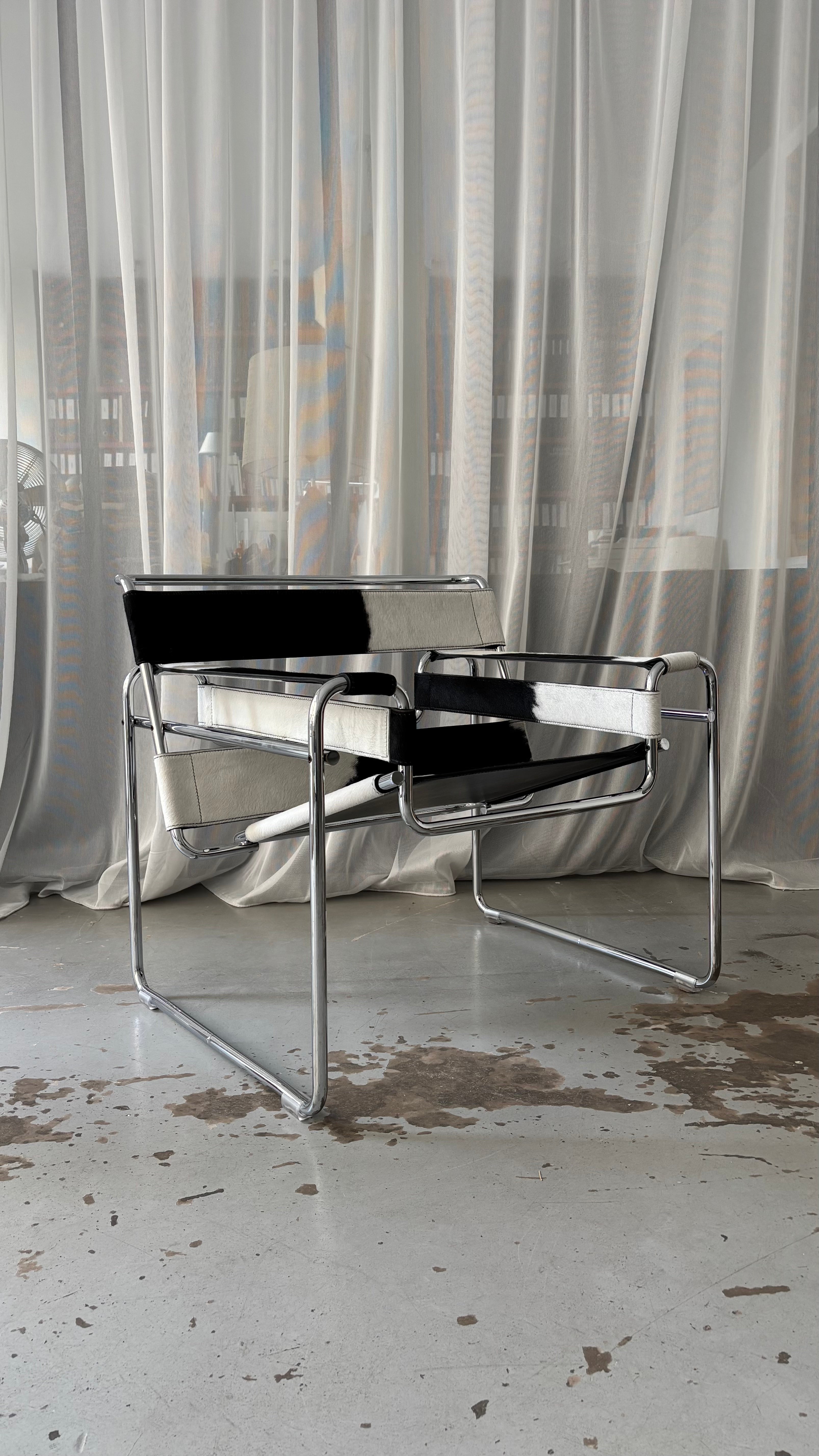 Early_Wassily_Chair_by_Marcel_Breuer_for_Gavina,_Pony_Leather,_Italy,_1960s