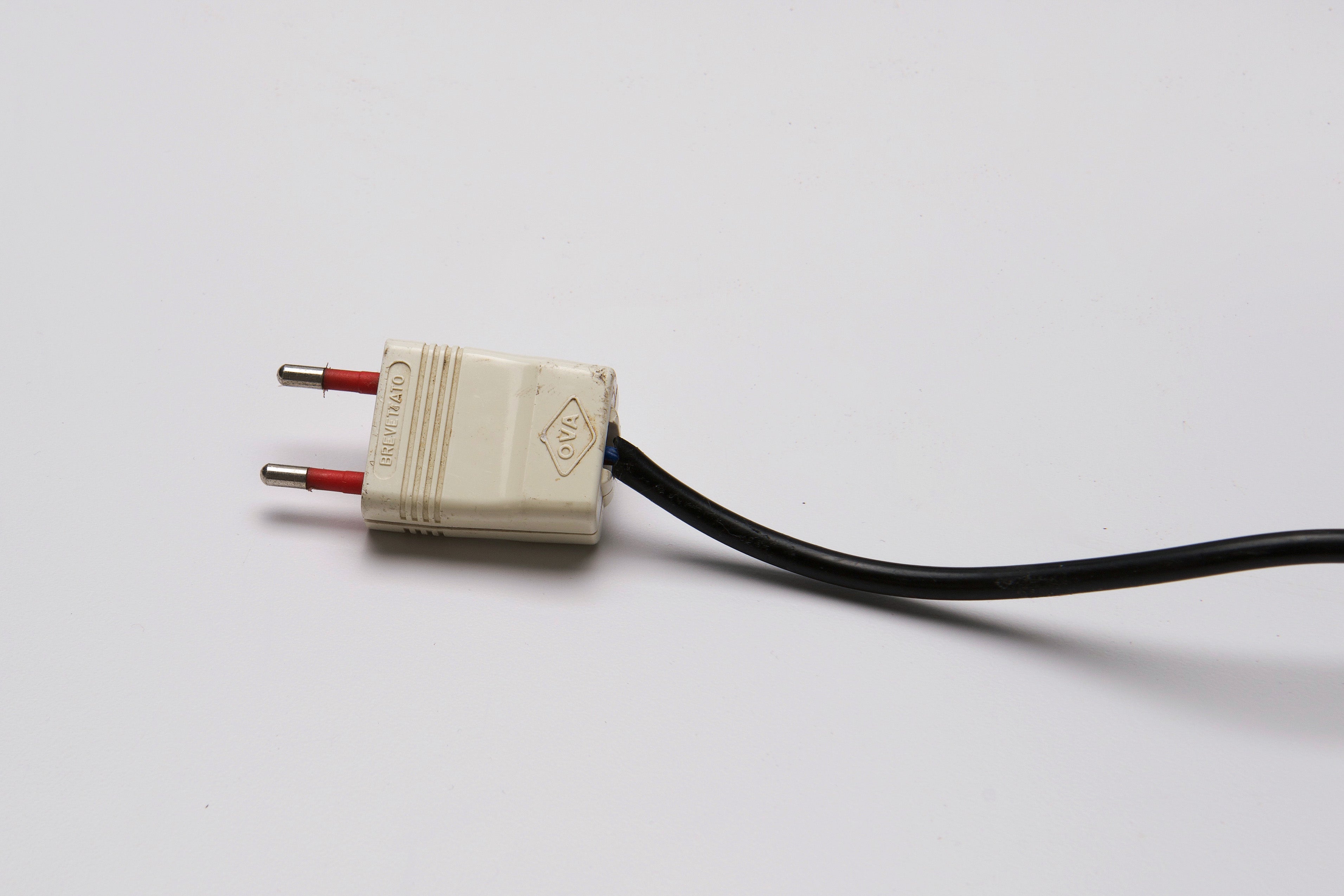 Favolissima_Acoustic_Table_Lamp_by_Oscar_Torlasco