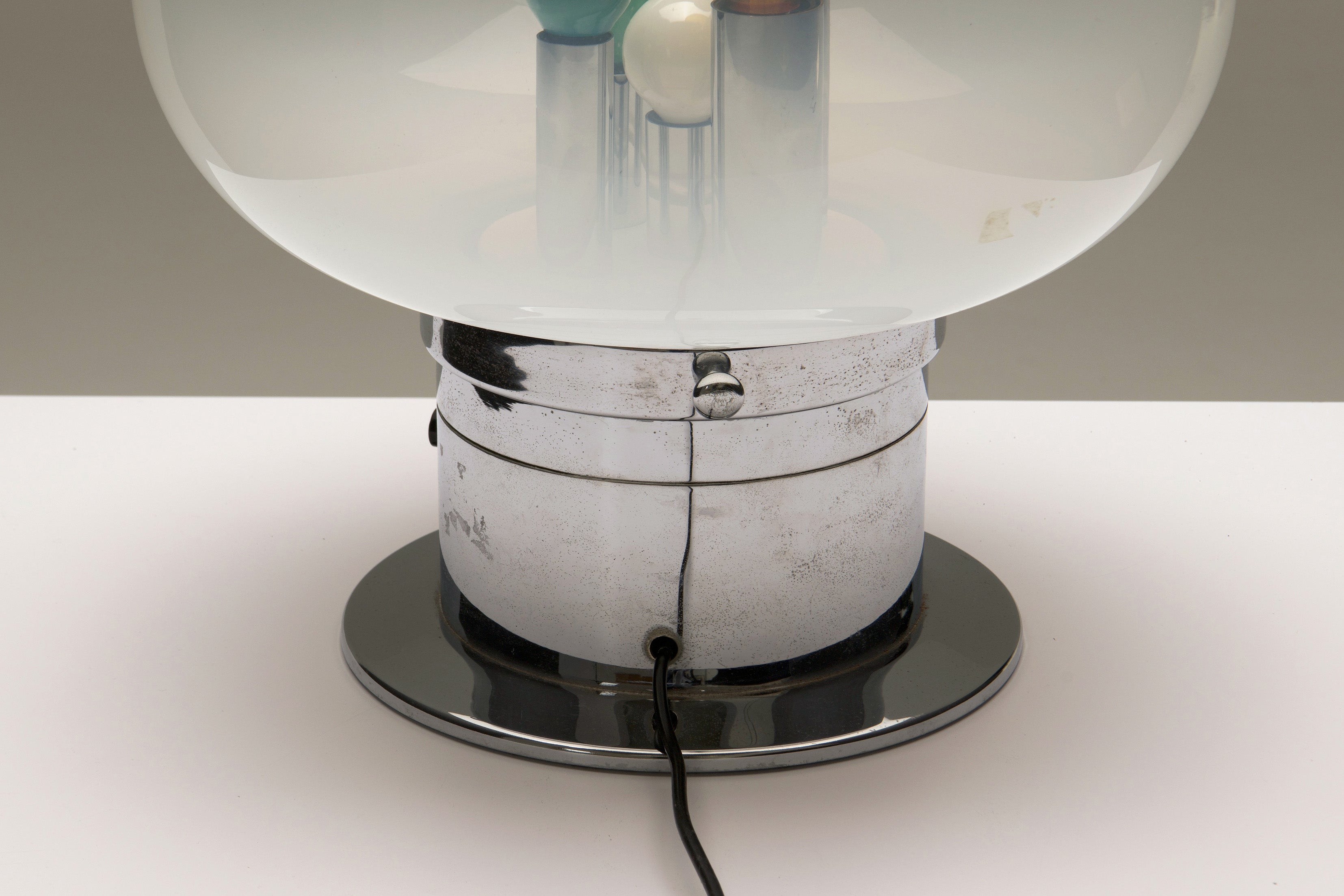 Favolissima_Acoustic_Table_Lamp_by_Oscar_Torlasco