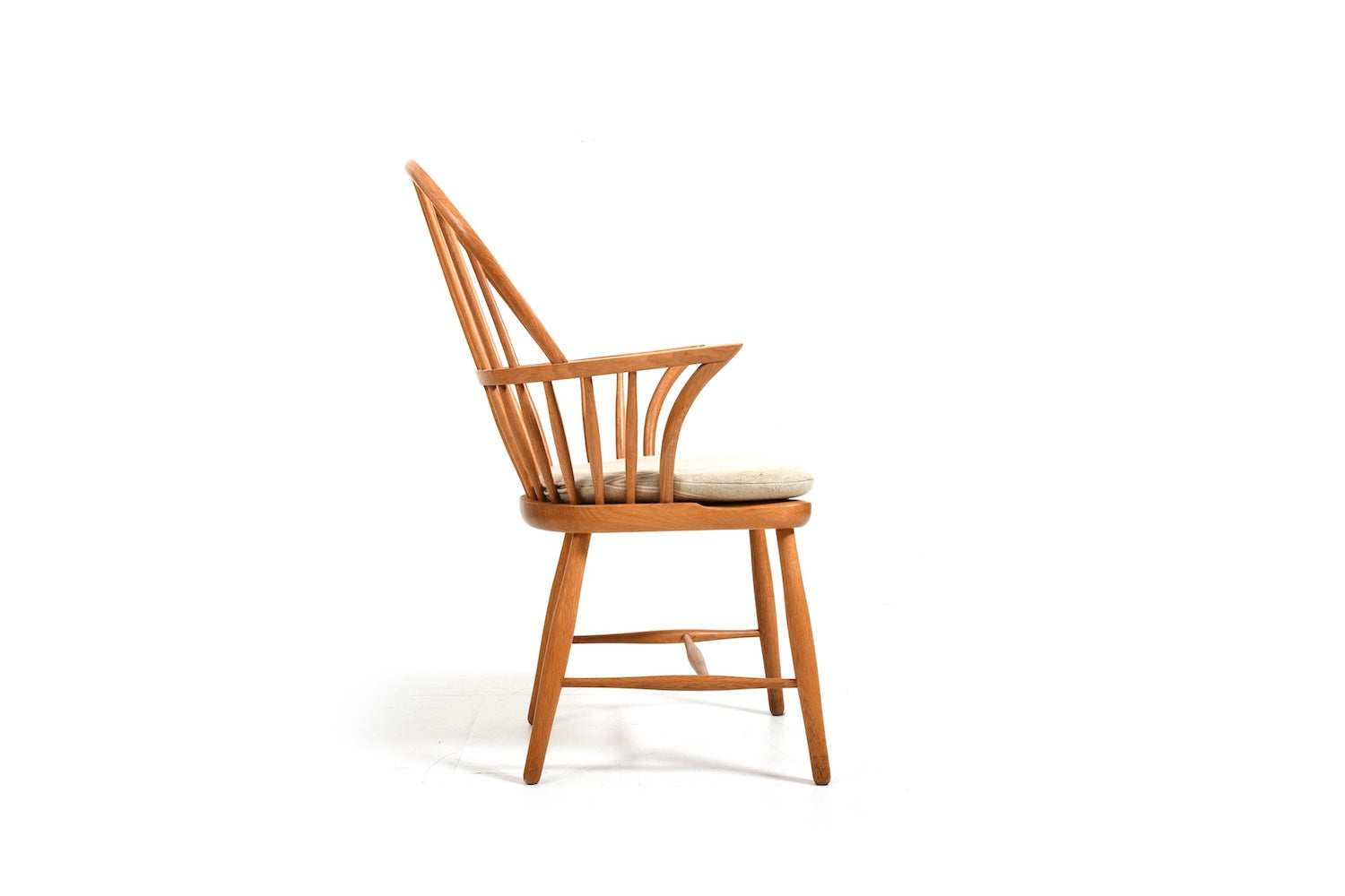 FH38_Windsor_Chair_by_Frits_Henningsen_in_Oak_1960s
