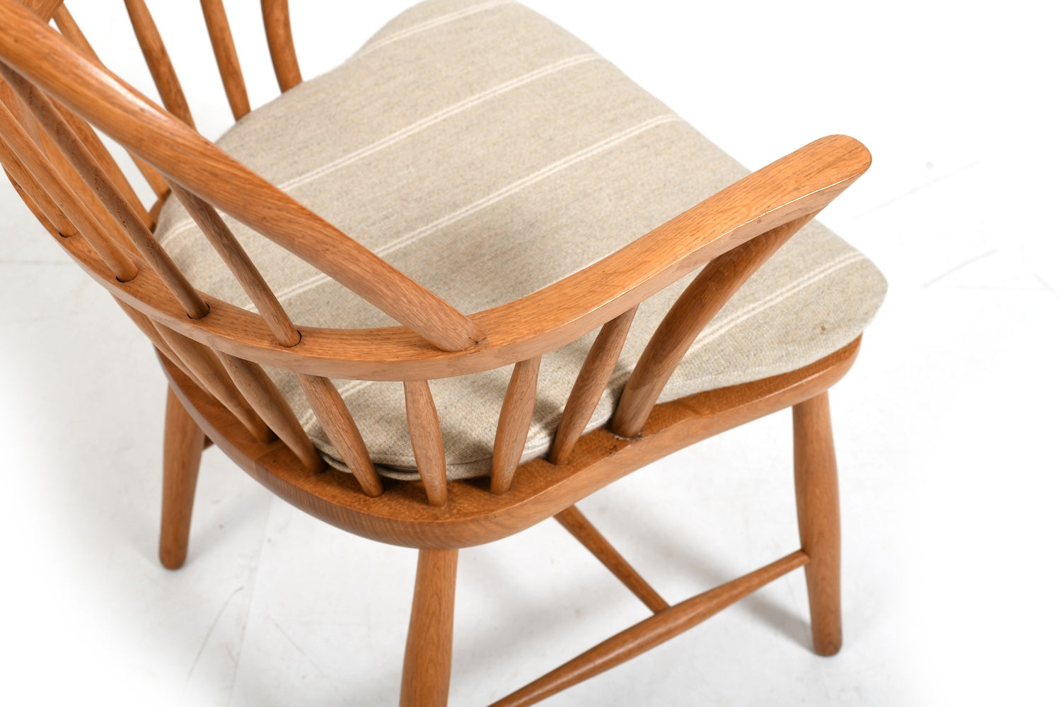 FH38_Windsor_Chair_by_Frits_Henningsen_in_Oak_1960s