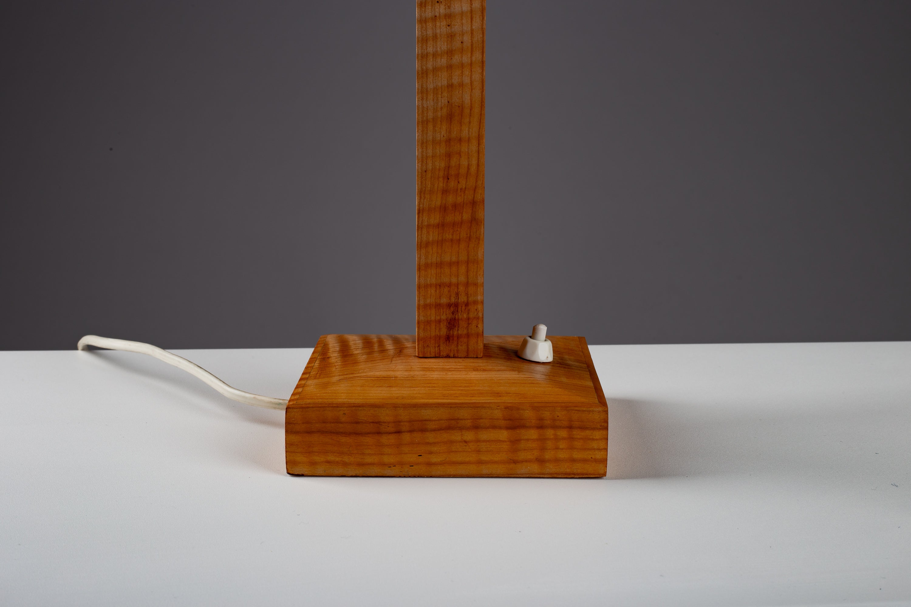 Finnish_Scandinavian_Modern_Table_Lamp_in_Sculptural_Wood_with_Pleated_Shade,_1940s