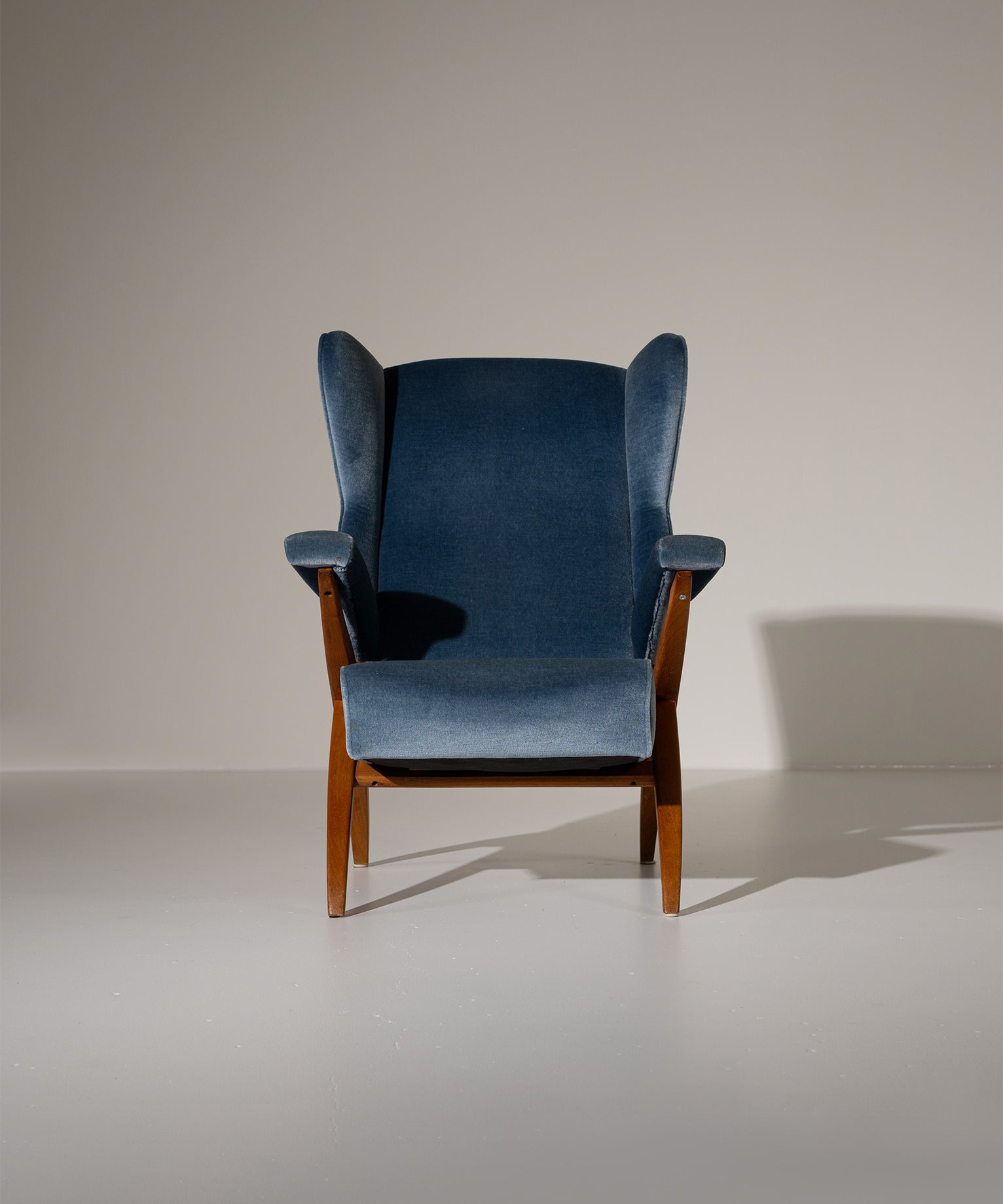 Fiorenza_Lounge_Chair_by_Franco_Albini,_Italian_Mid_Century_Modern_Design_Icon,_1952
