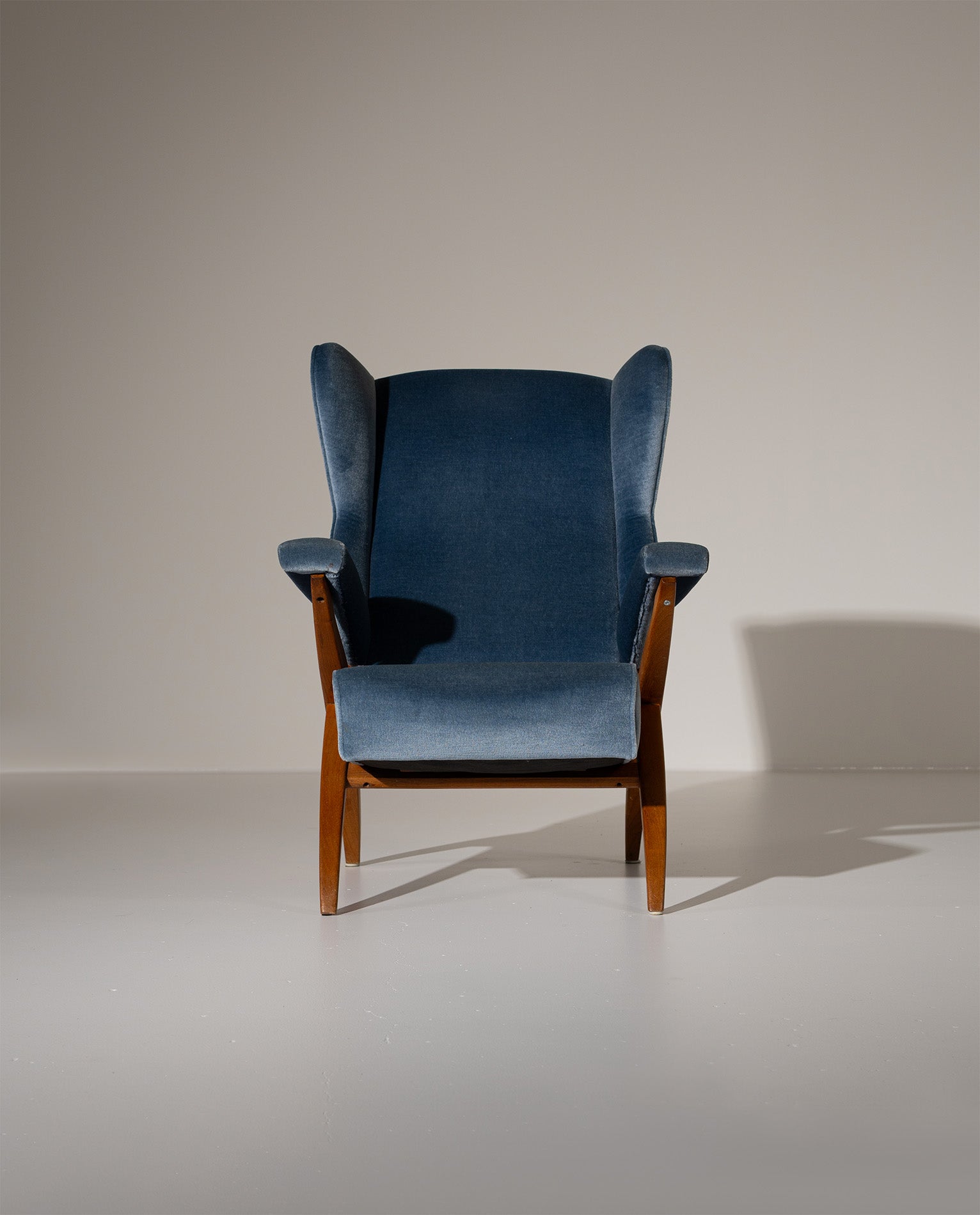 Fiorenza_Lounge_Chair_by_Franco_Albini,_Italian_Mid_Century_Modern_Design_Icon,_1952