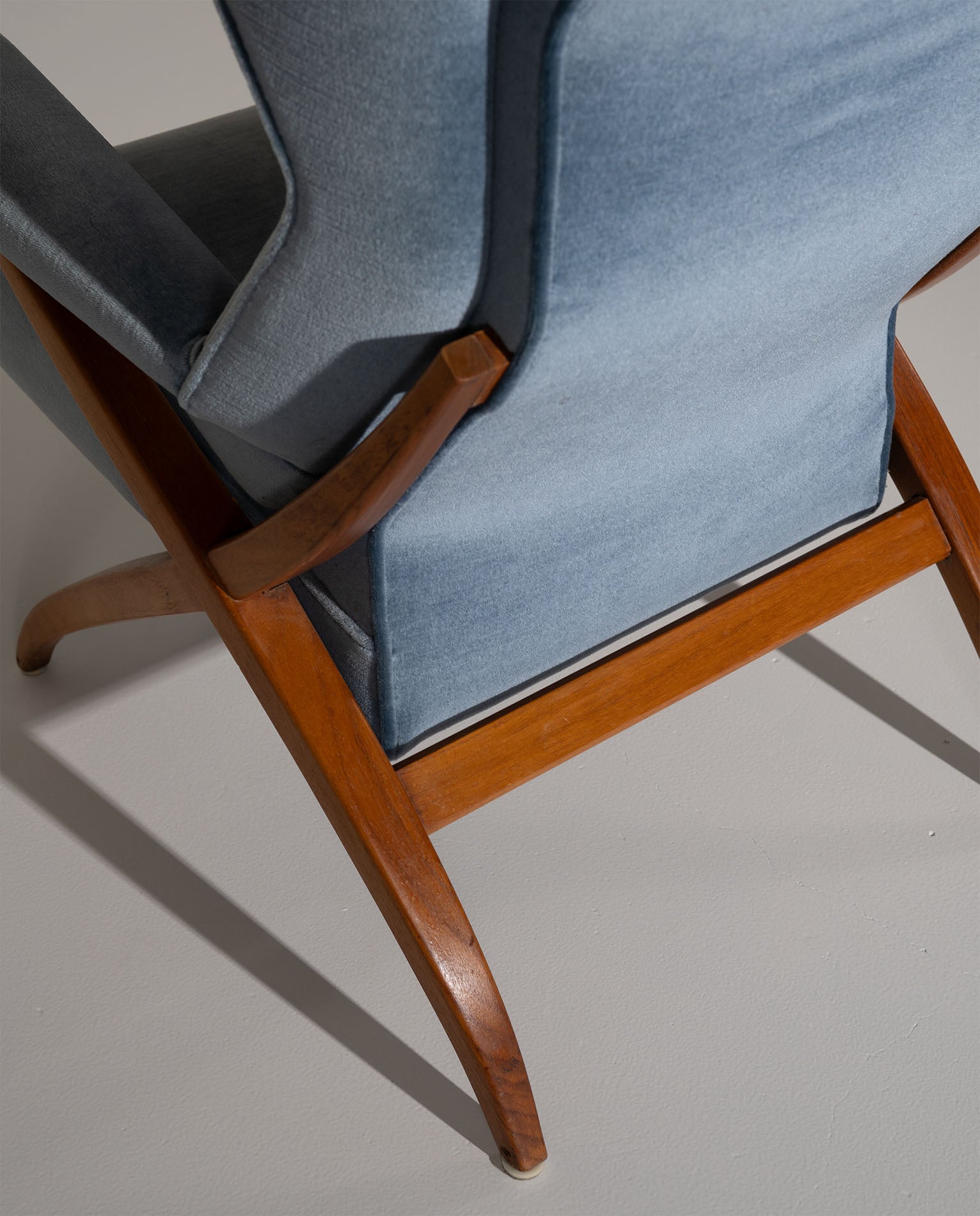 Fiorenza_Lounge_Chair_by_Franco_Albini,_Italian_Mid_Century_Modern_Design_Icon,_1952