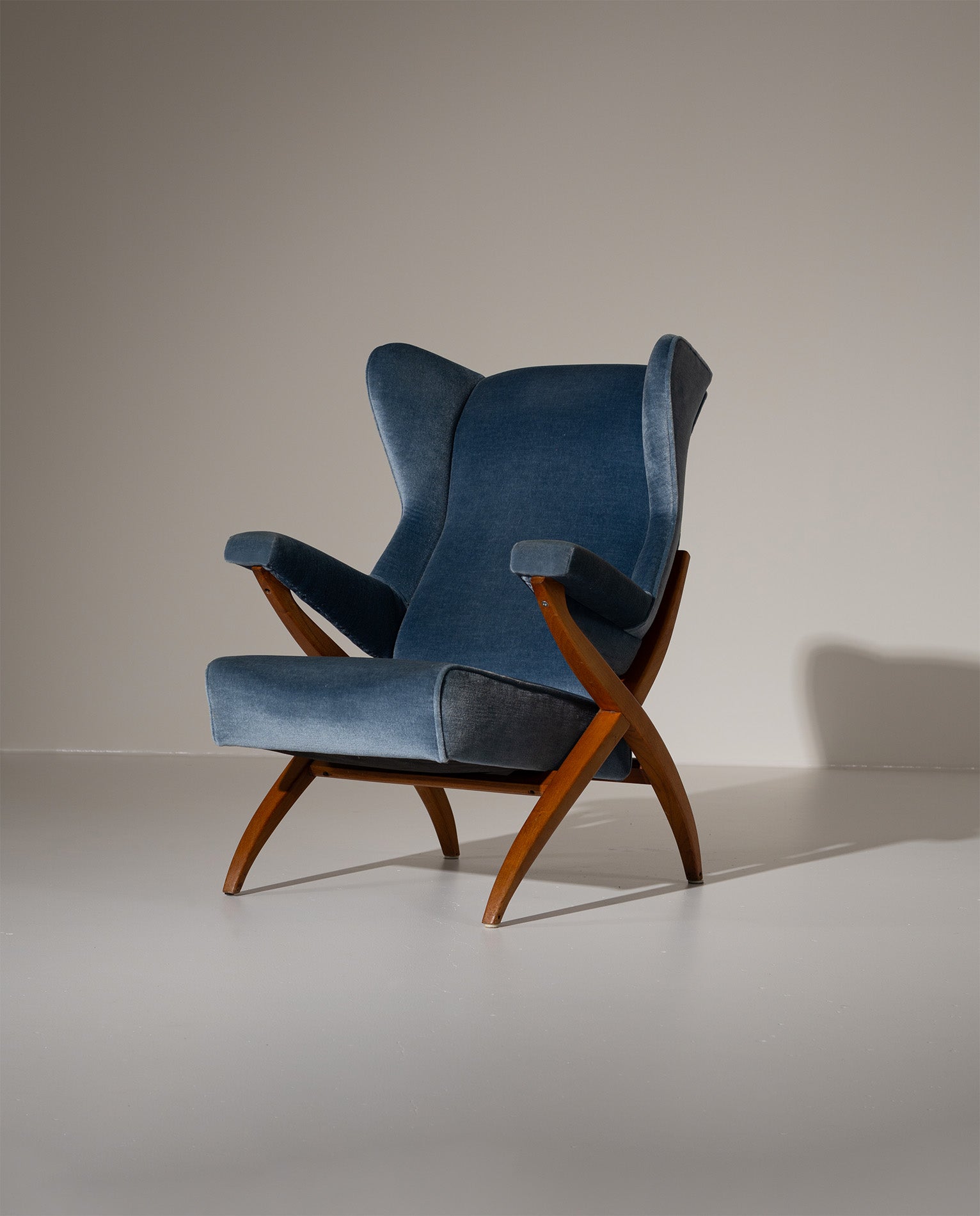 Fiorenza_Lounge_Chair_by_Franco_Albini,_Italian_Mid_Century_Modern_Design_Icon,_1952