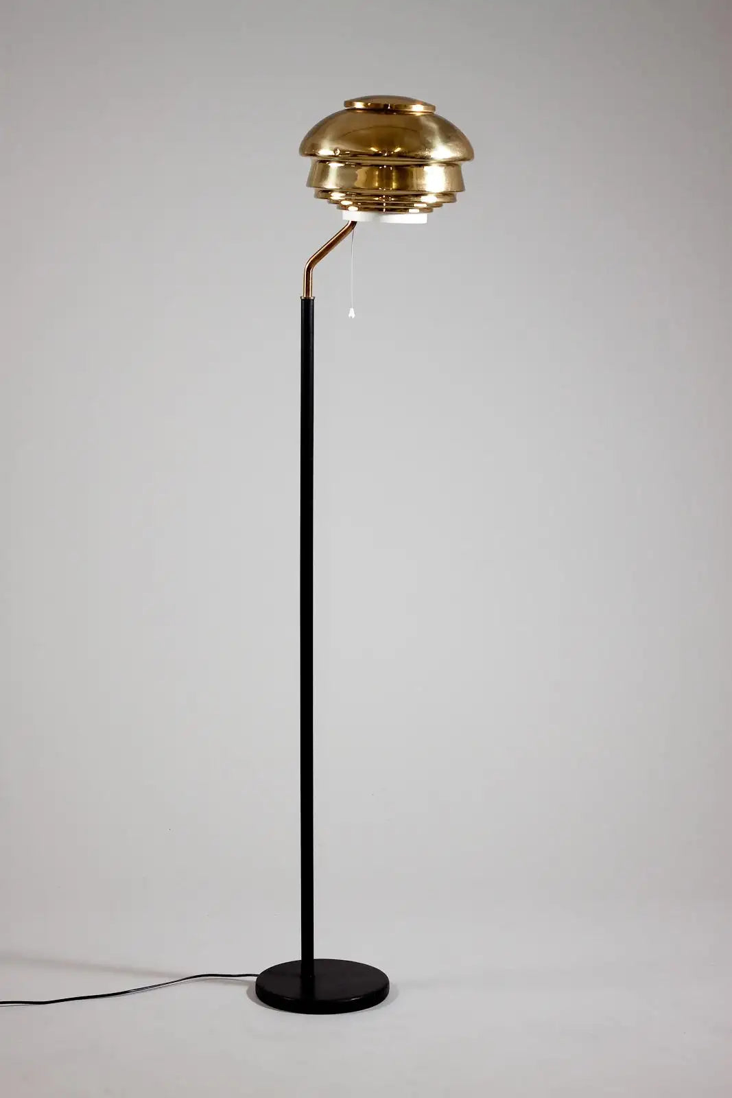 Floor_Lamp_A808_by_Alvar_Aalto_1950s_Finland