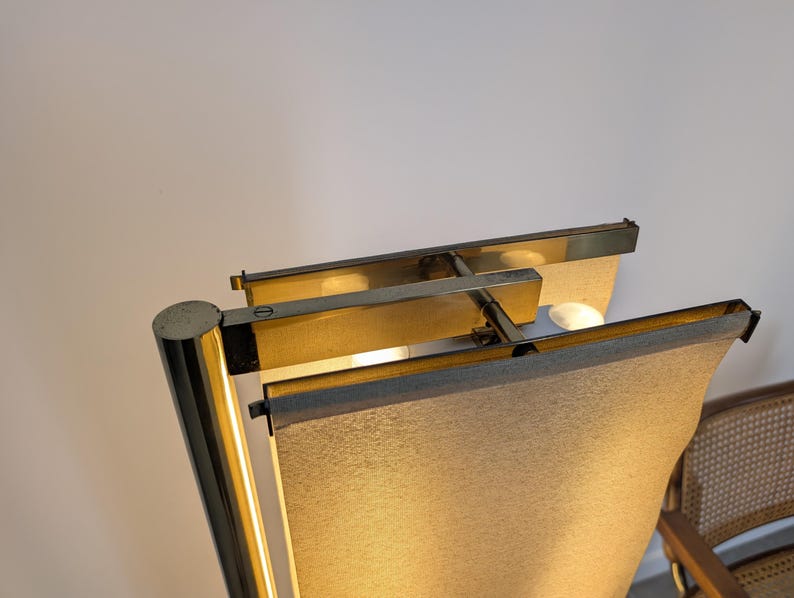 Floor_lamp_by_Pietro_Chiesa_for_Fontana_Arte,_1960s