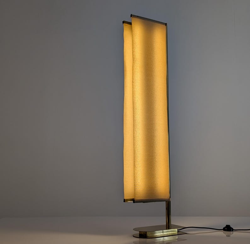 Floor_lamp_by_Pietro_Chiesa_for_Fontana_Arte,_1960s