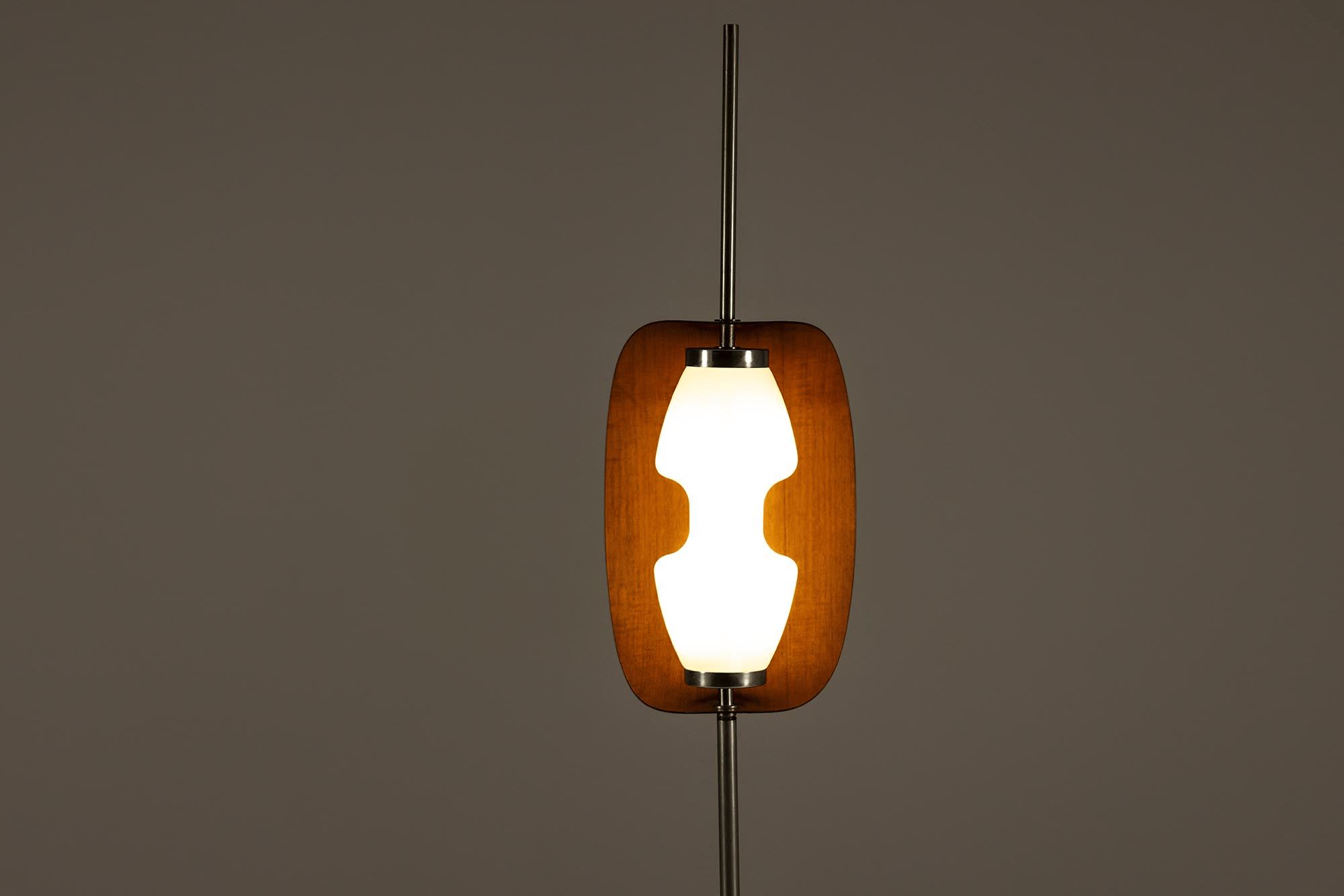 Mid-Century_Floor_Lamp_in_Marble,_Teak_and_Opaline_Glass,_Reggiani_Style