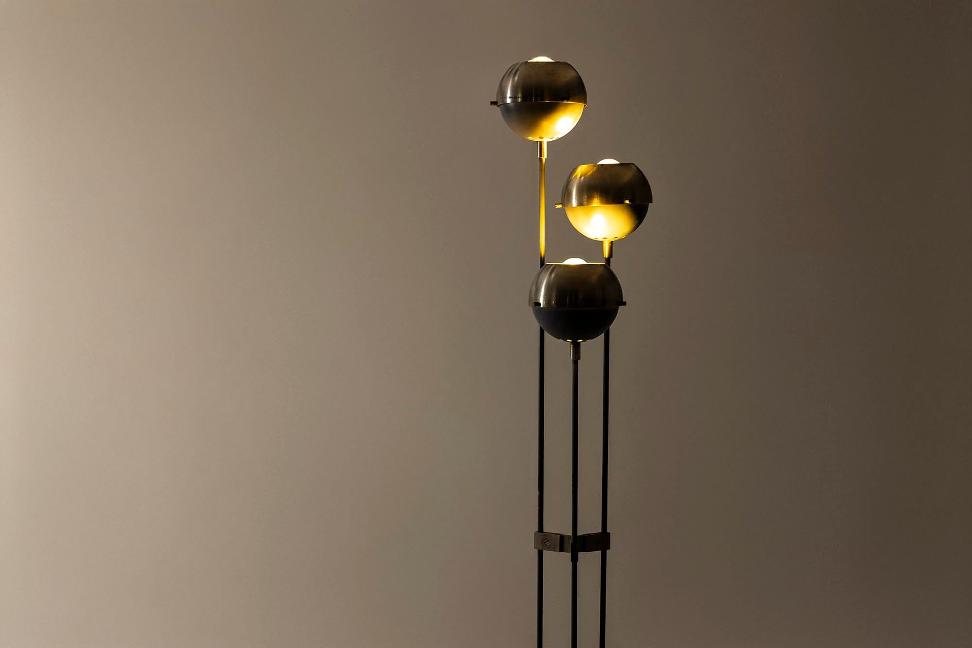 Oscar_Torlasco_Floor_Lamp_with_Three_Adjustable_Shades_for_Lumi,_1960s