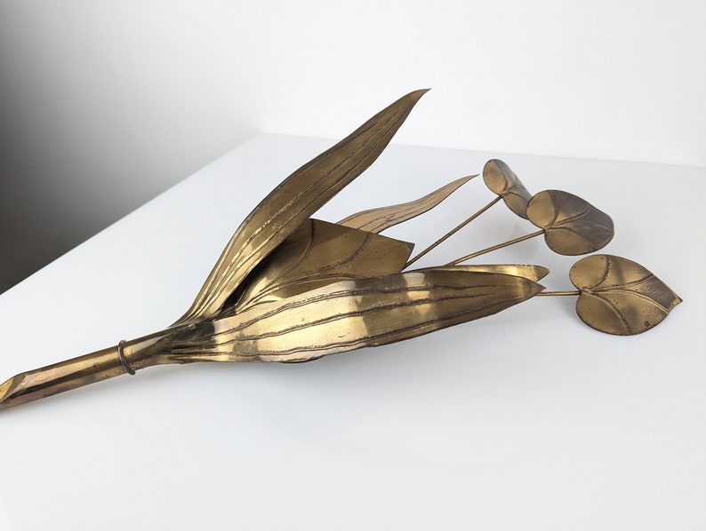 Floral_leaf_applique_in_brass_1960