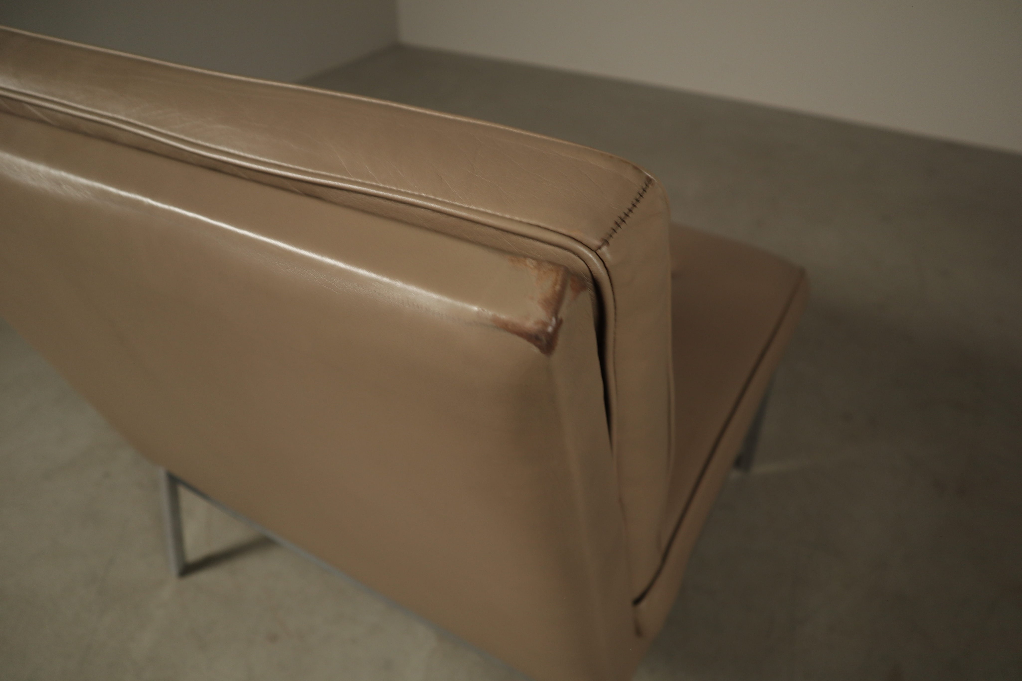 Florence_Knoll_leather_lounge_chair_mod._65_for_Knoll_International