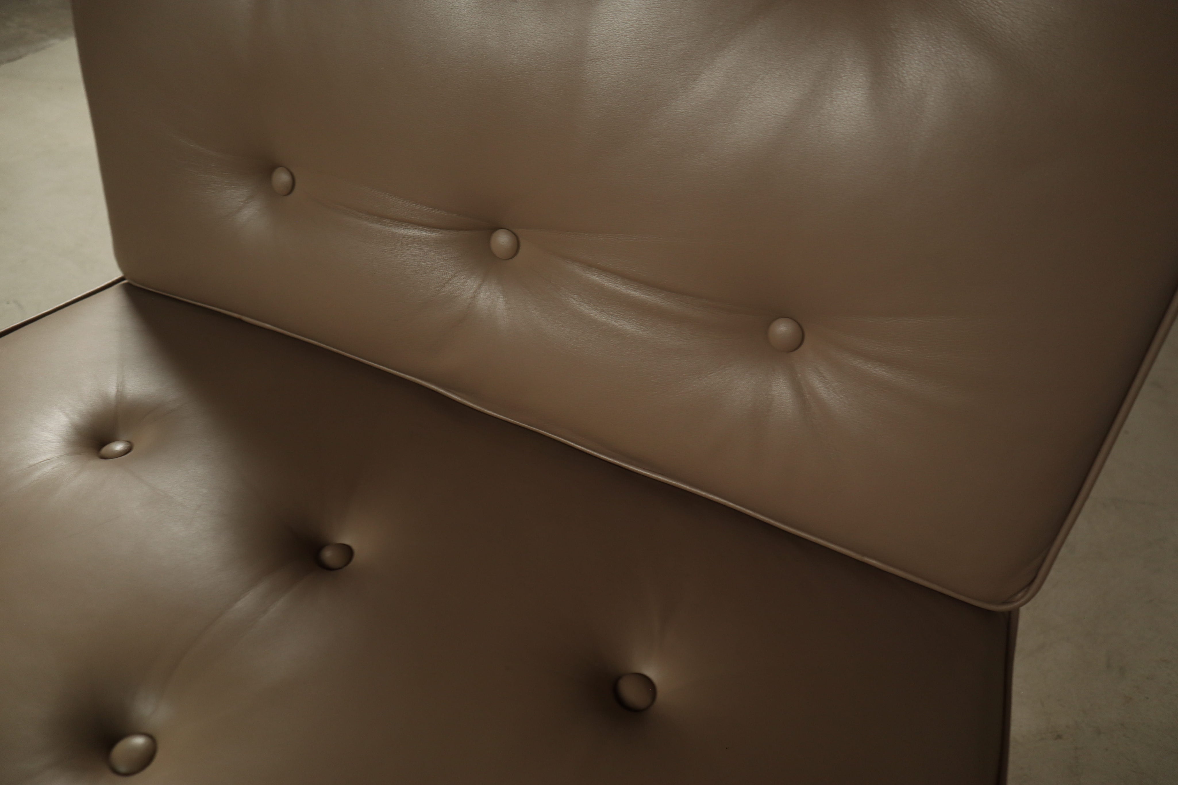 Florence_Knoll_leather_lounge_chair_mod._65_for_Knoll_International