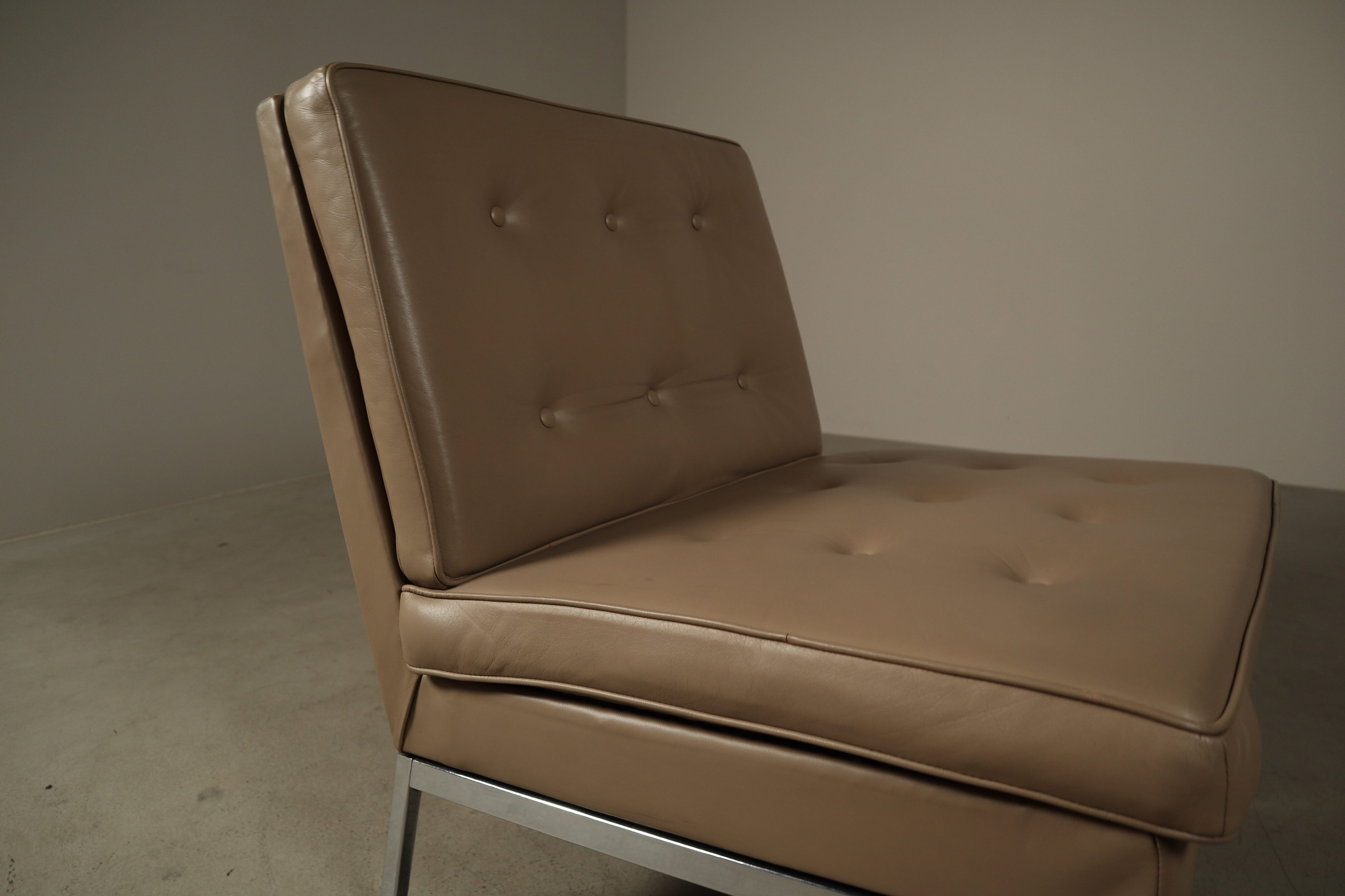 Florence_Knoll_leather_lounge_chair_mod._65_for_Knoll_International