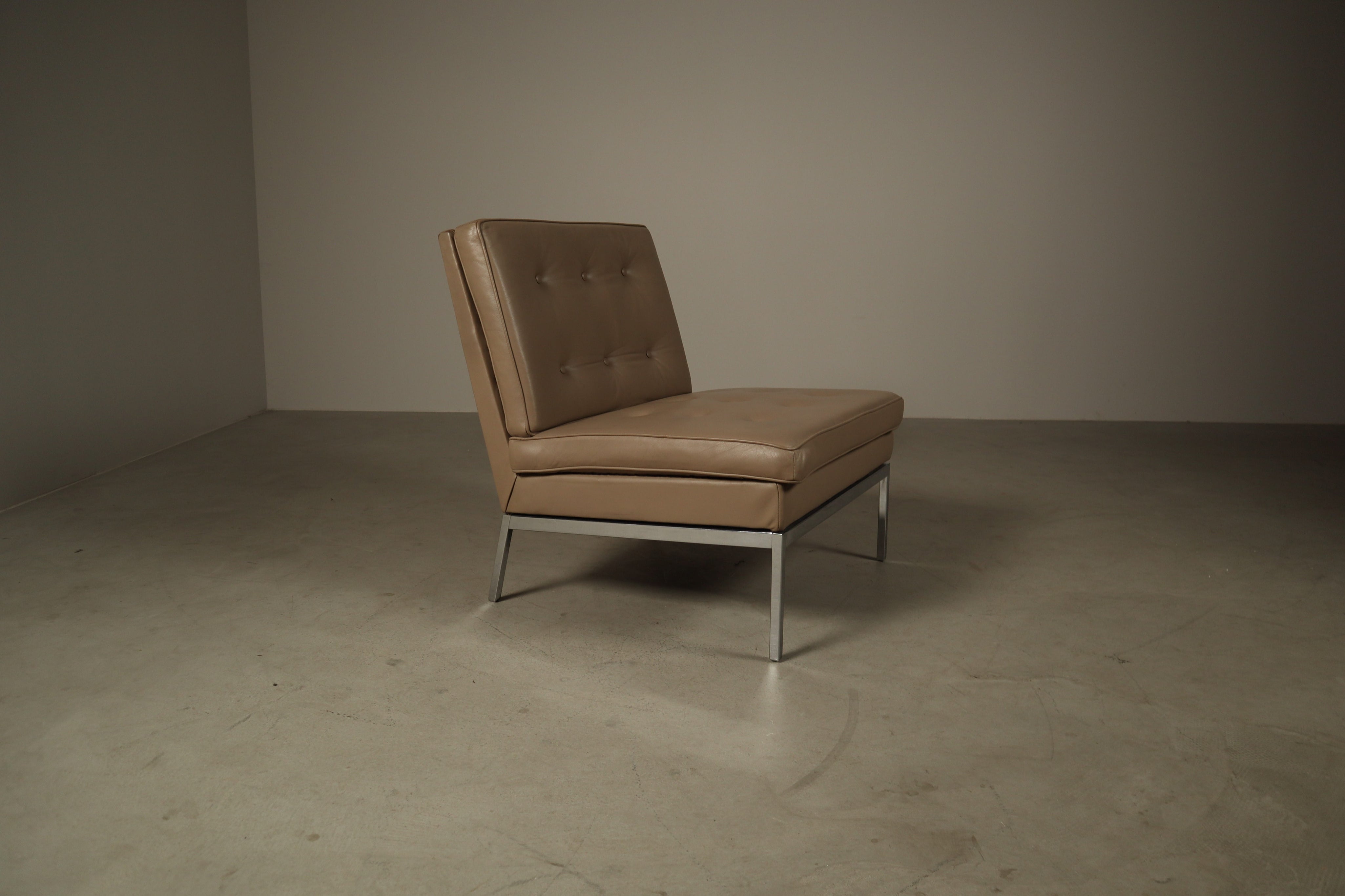 Florence_Knoll_leather_lounge_chair_mod._65_for_Knoll_International