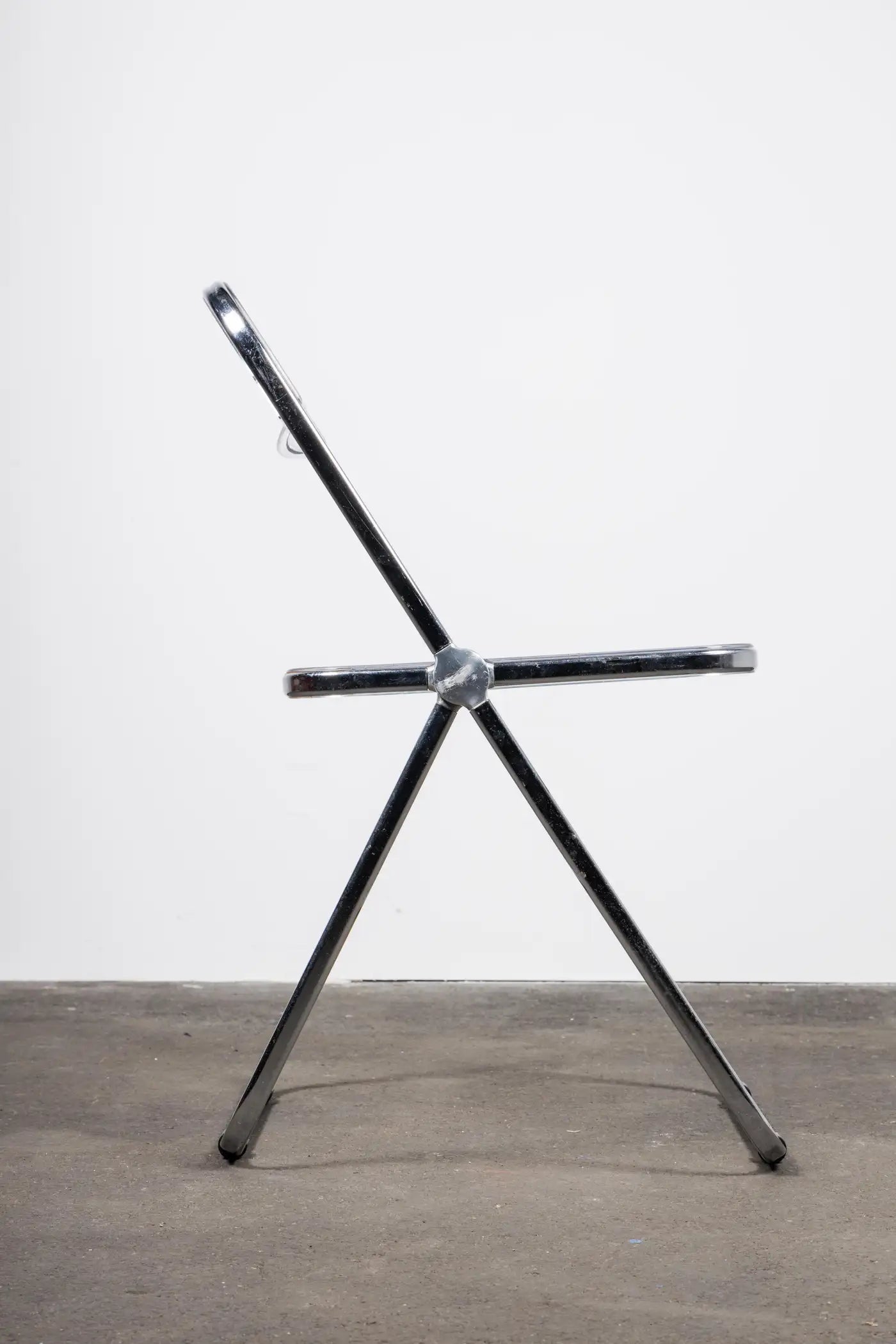 Plia_Folding_Chair,_Giancarlo_Piretti_For_Castelli,_Lucite_Chrome,_1960s,_Italy