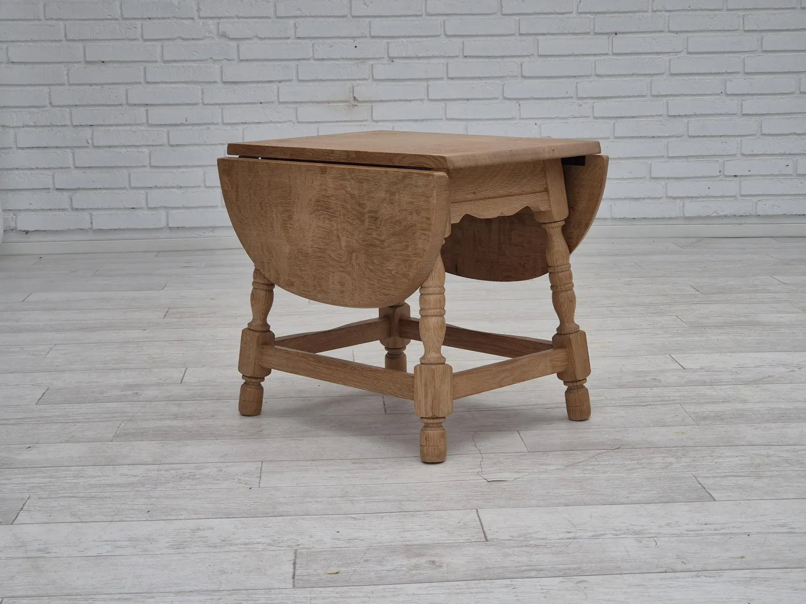 Folding_Side_Table,_Teak_Wood,_Mid-Century_Modern,_1970s_Denmark