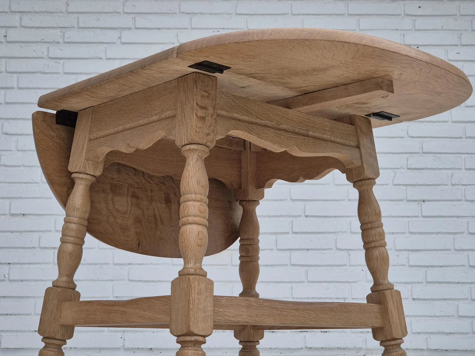 Folding_Side_Table,_Teak_Wood,_Mid-Century_Modern,_1970s_Denmark