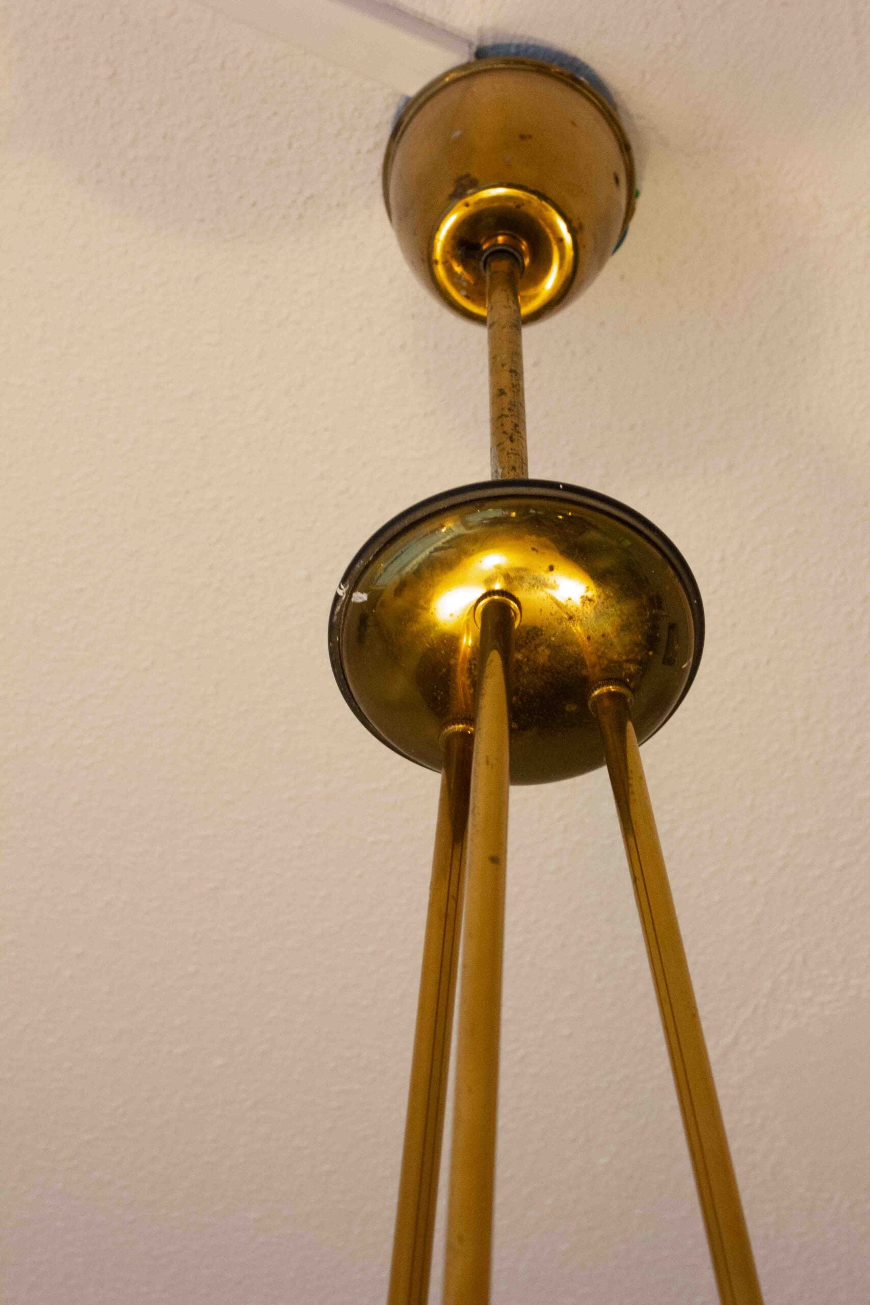 Fontana_Arte_Glass_Chandelier_by_Pietro_Chiesa_in_Opaline_and_Brass,_1950s