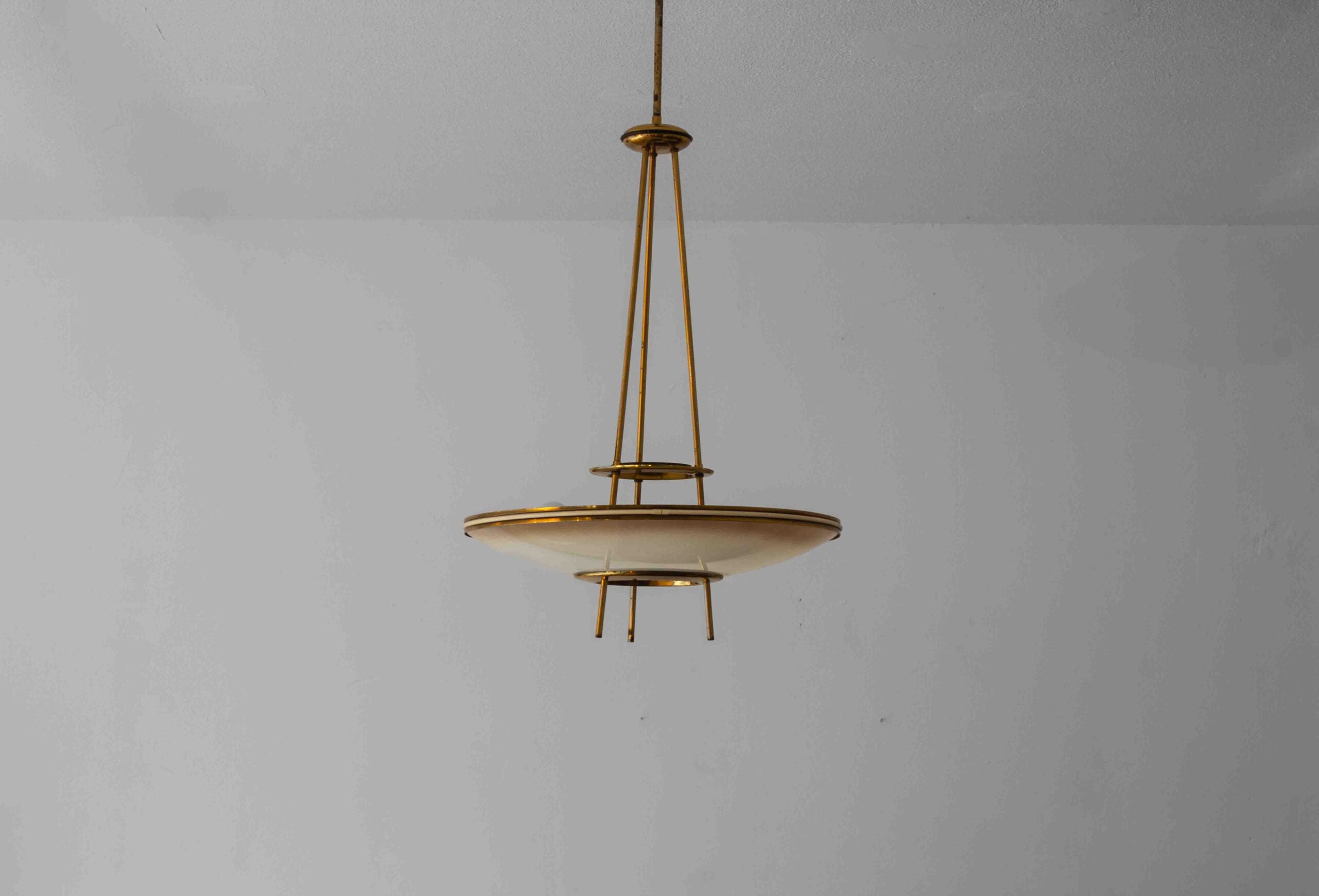 Fontana_Arte_Glass_Chandelier_by_Pietro_Chiesa_in_Opaline_and_Brass,_1950s