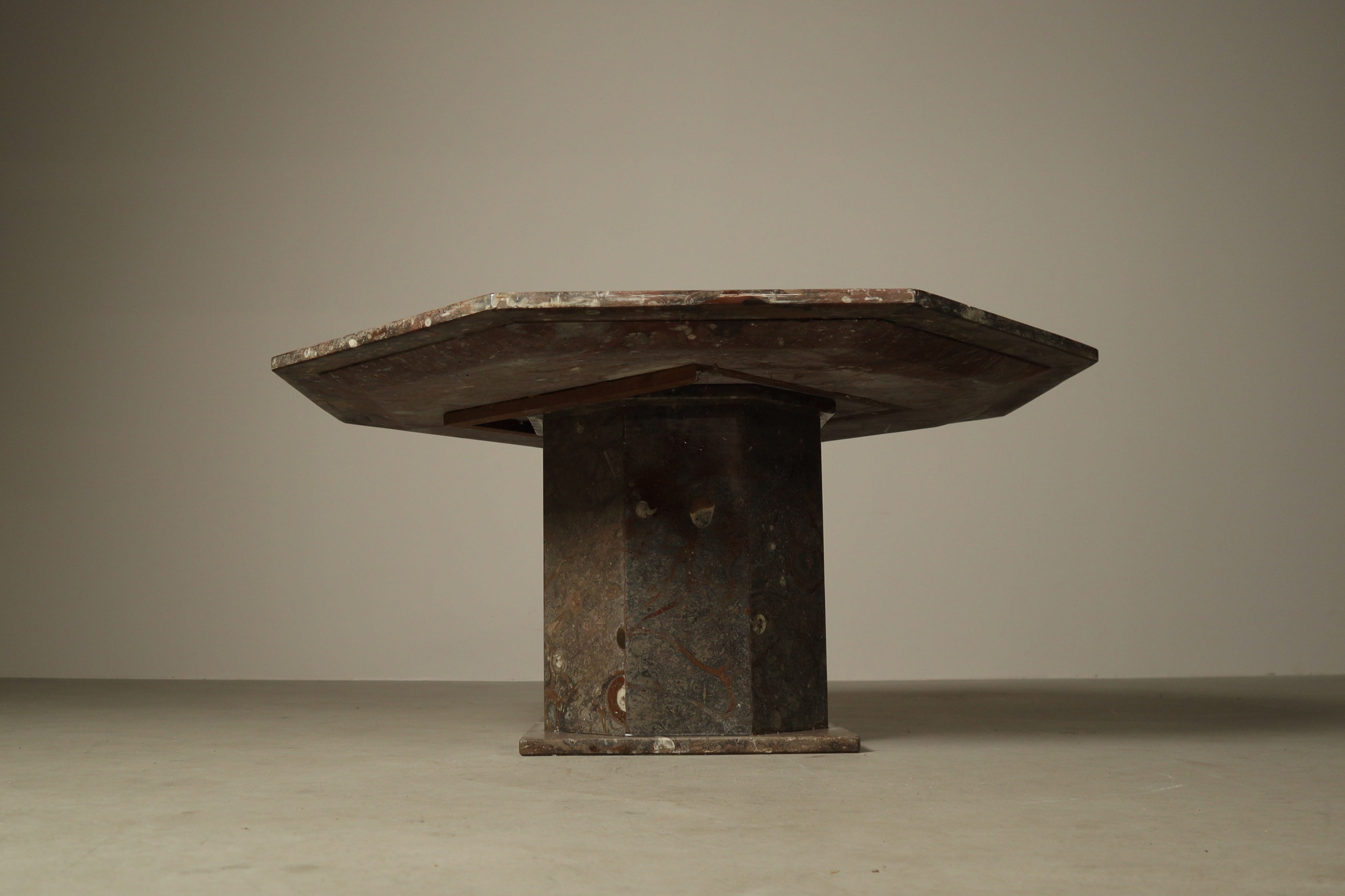 Octagonal_Fossil_Limestone_Pedestal_Coffee_Table_with_Brass_Inlay,_1970s,_Europe