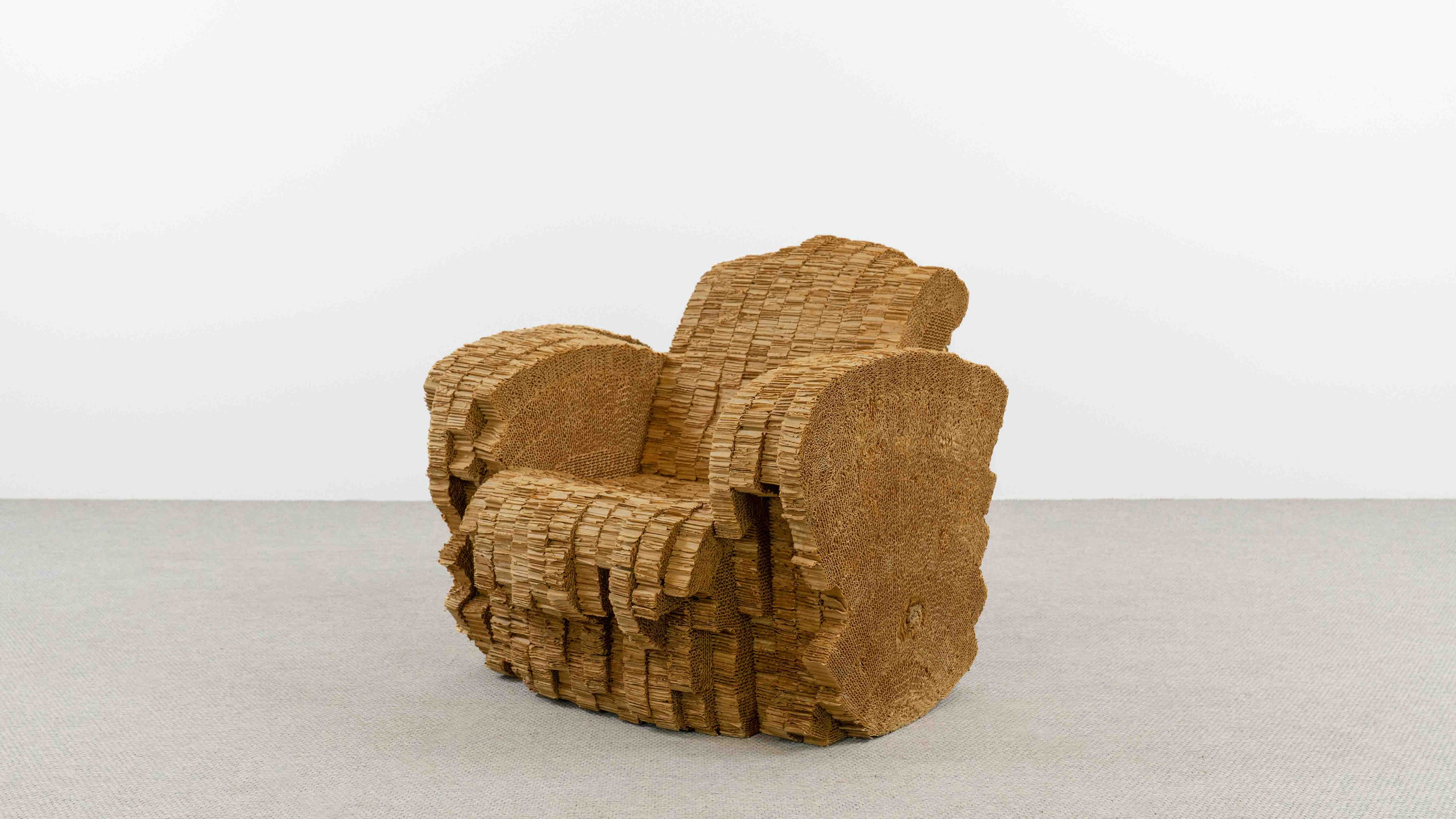 Little_Beaver_Lounge_Chair_by_Frank_O._Gehry_for_Vitra_in_Corrugated_Cardboard