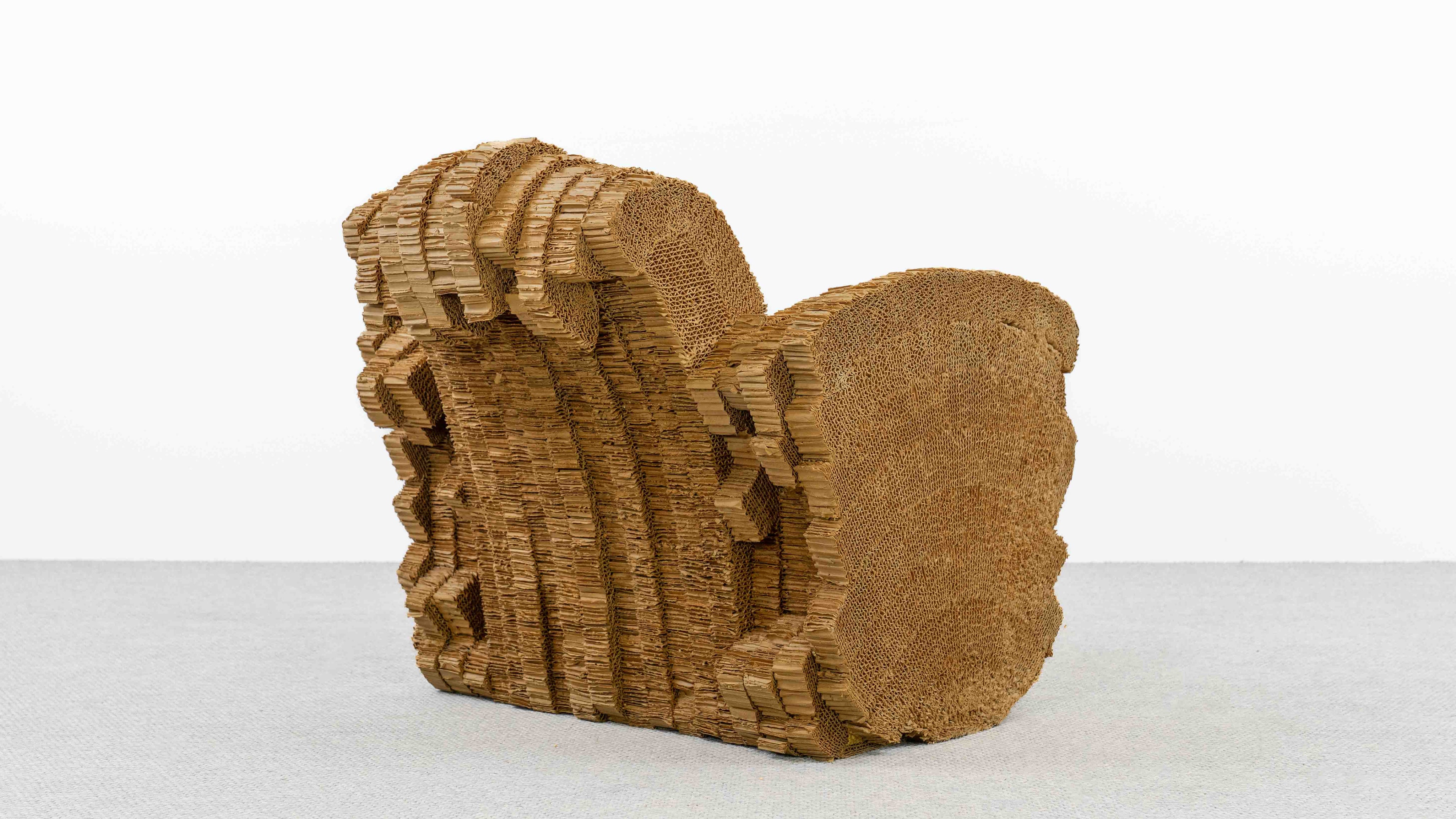 Little_Beaver_Lounge_Chair_by_Frank_O._Gehry_for_Vitra_in_Corrugated_Cardboard