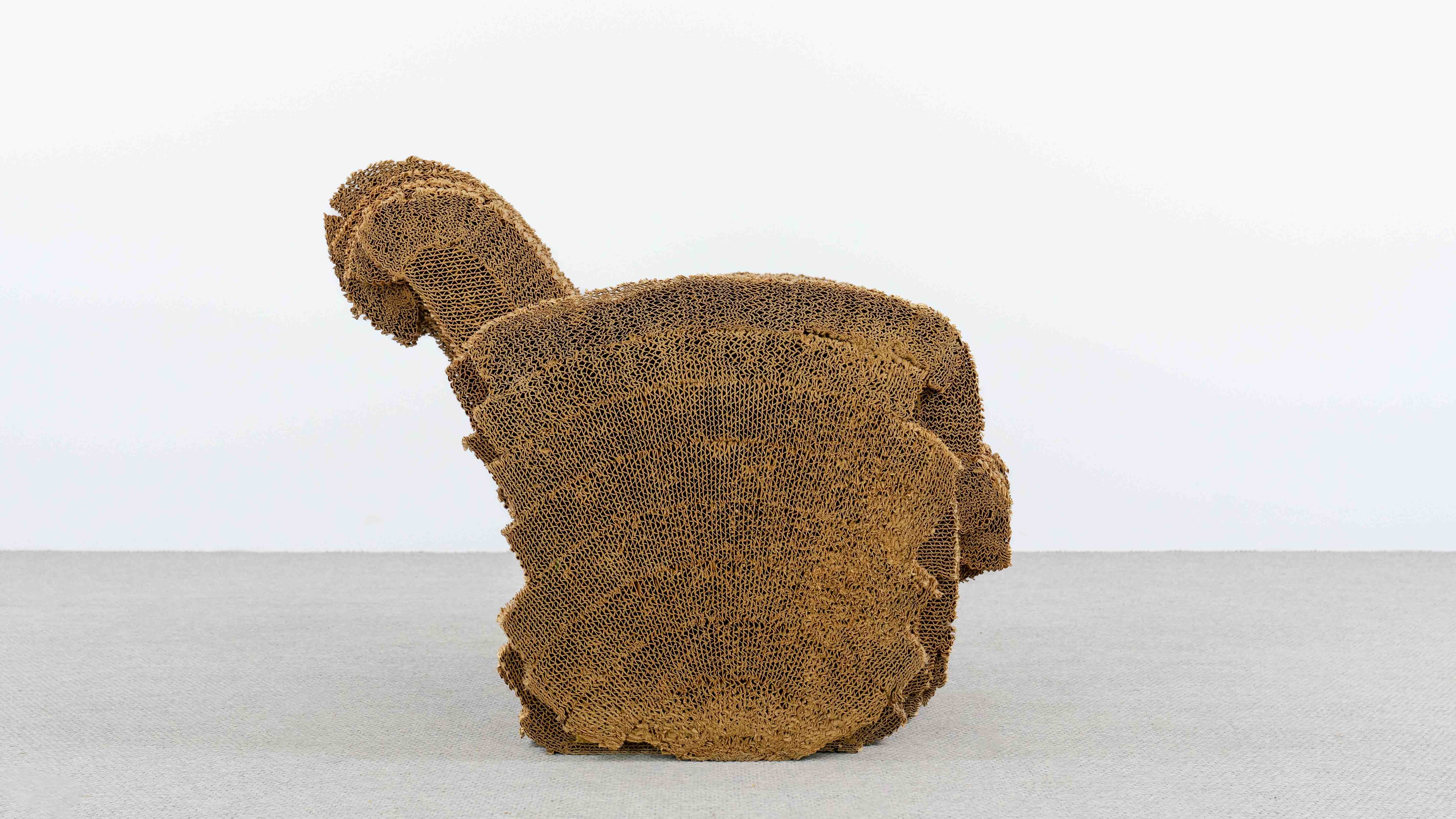 Little_Beaver_Lounge_Chair_by_Frank_O._Gehry_for_Vitra_in_Corrugated_Cardboard