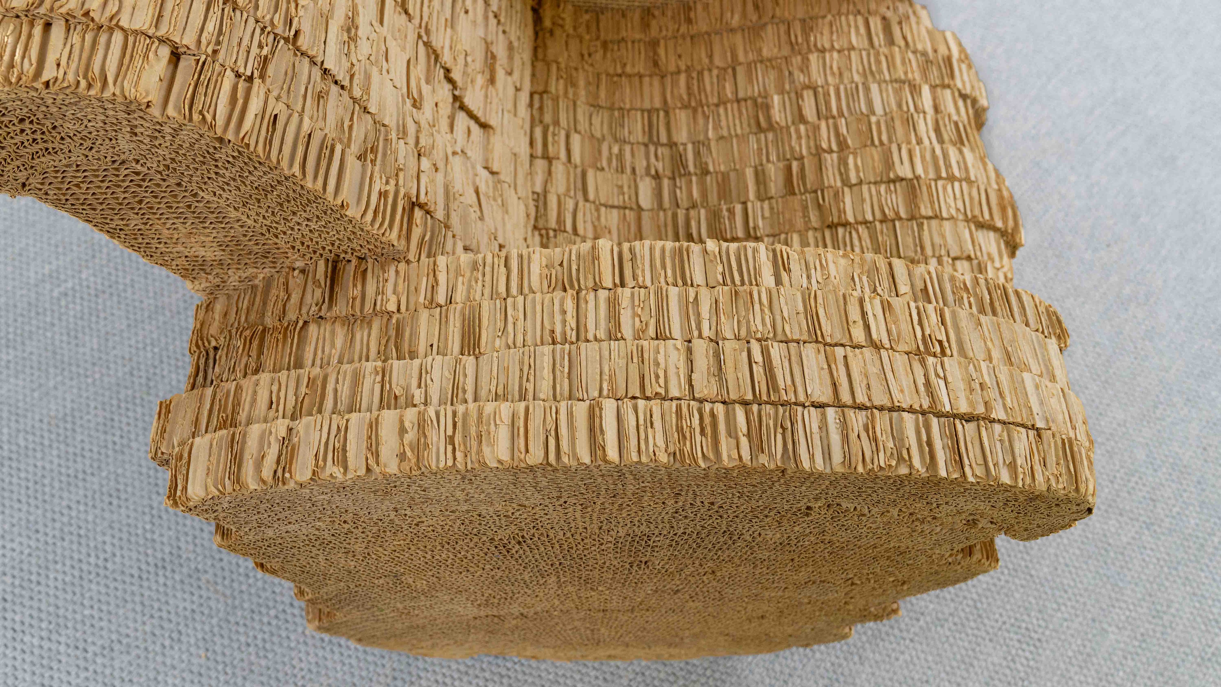 Little_Beaver_Lounge_Chair_by_Frank_O._Gehry_for_Vitra_in_Corrugated_Cardboard
