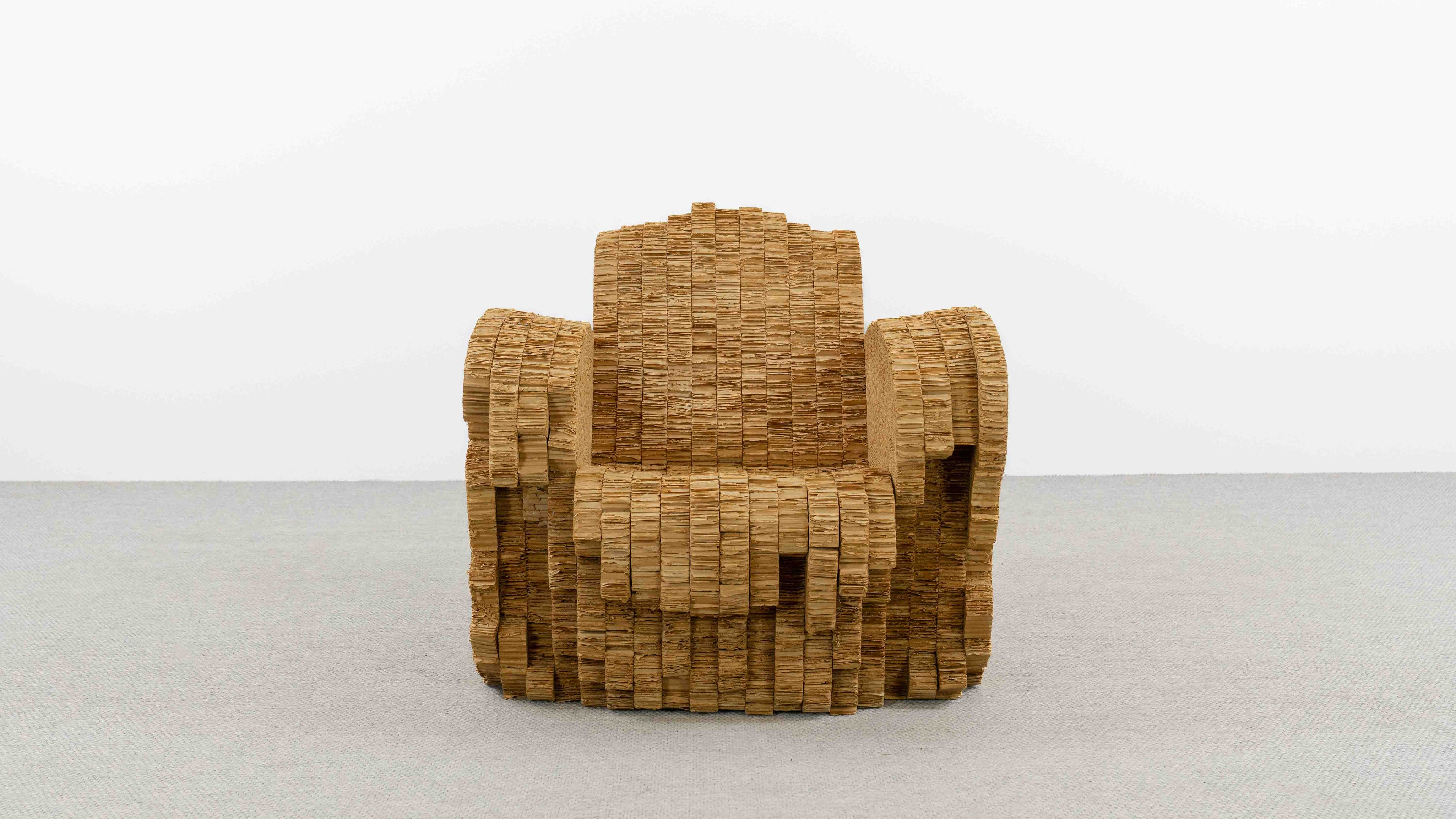Little_Beaver_Lounge_Chair_by_Frank_O._Gehry_for_Vitra_in_Corrugated_Cardboard