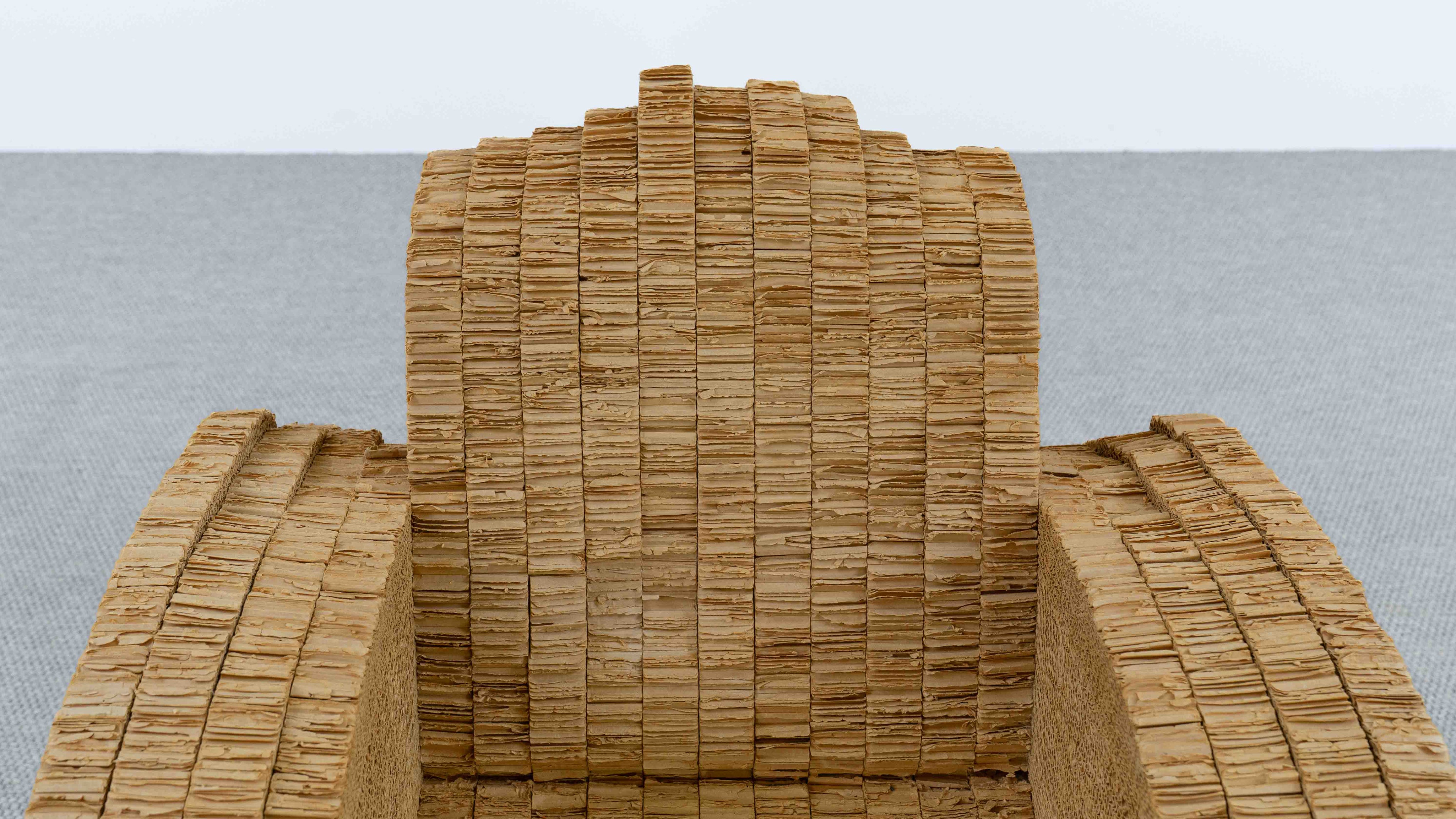 Little_Beaver_Lounge_Chair_by_Frank_O._Gehry_for_Vitra_in_Corrugated_Cardboard