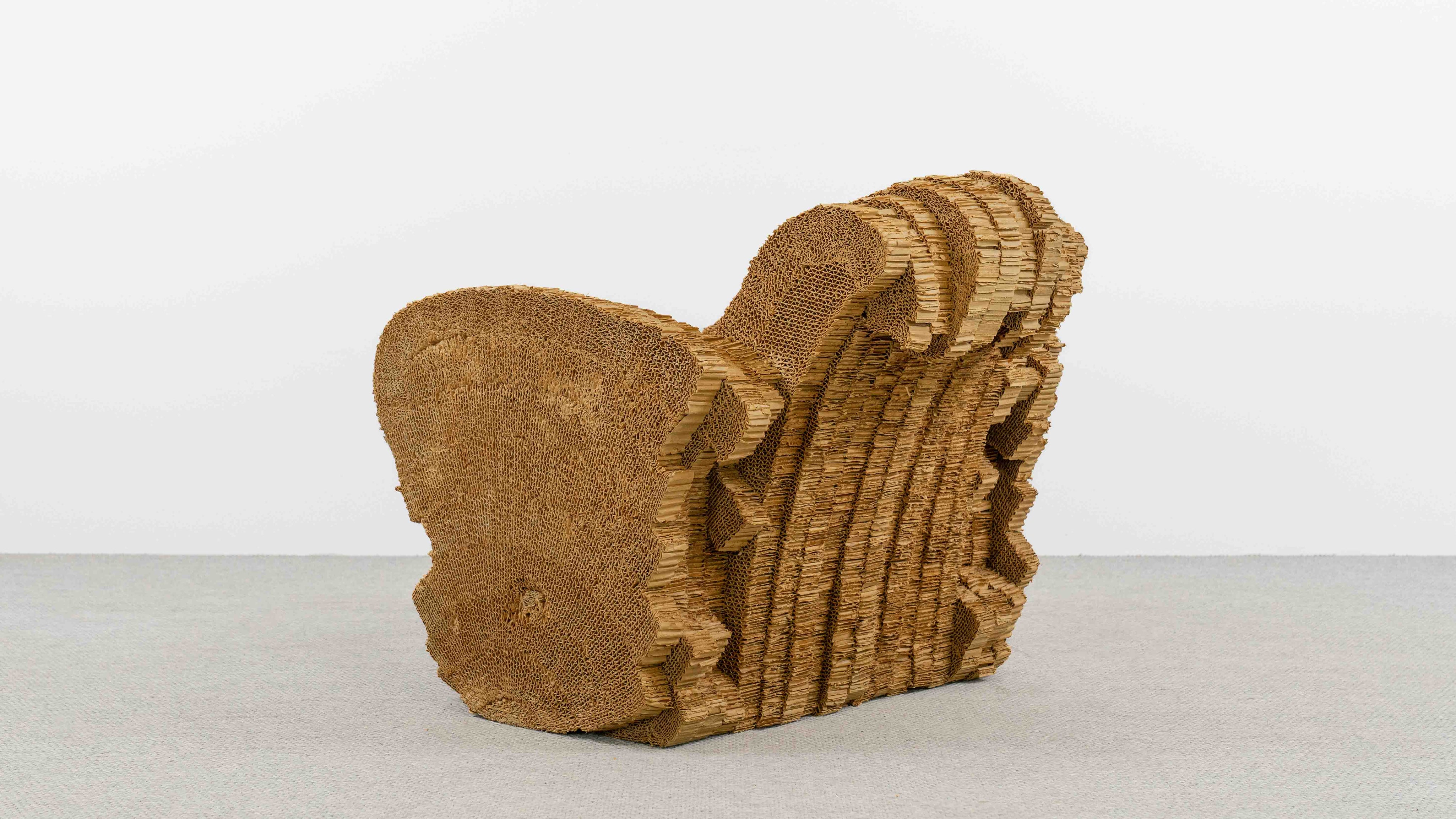 Little_Beaver_Lounge_Chair_by_Frank_O._Gehry_for_Vitra_in_Corrugated_Cardboard