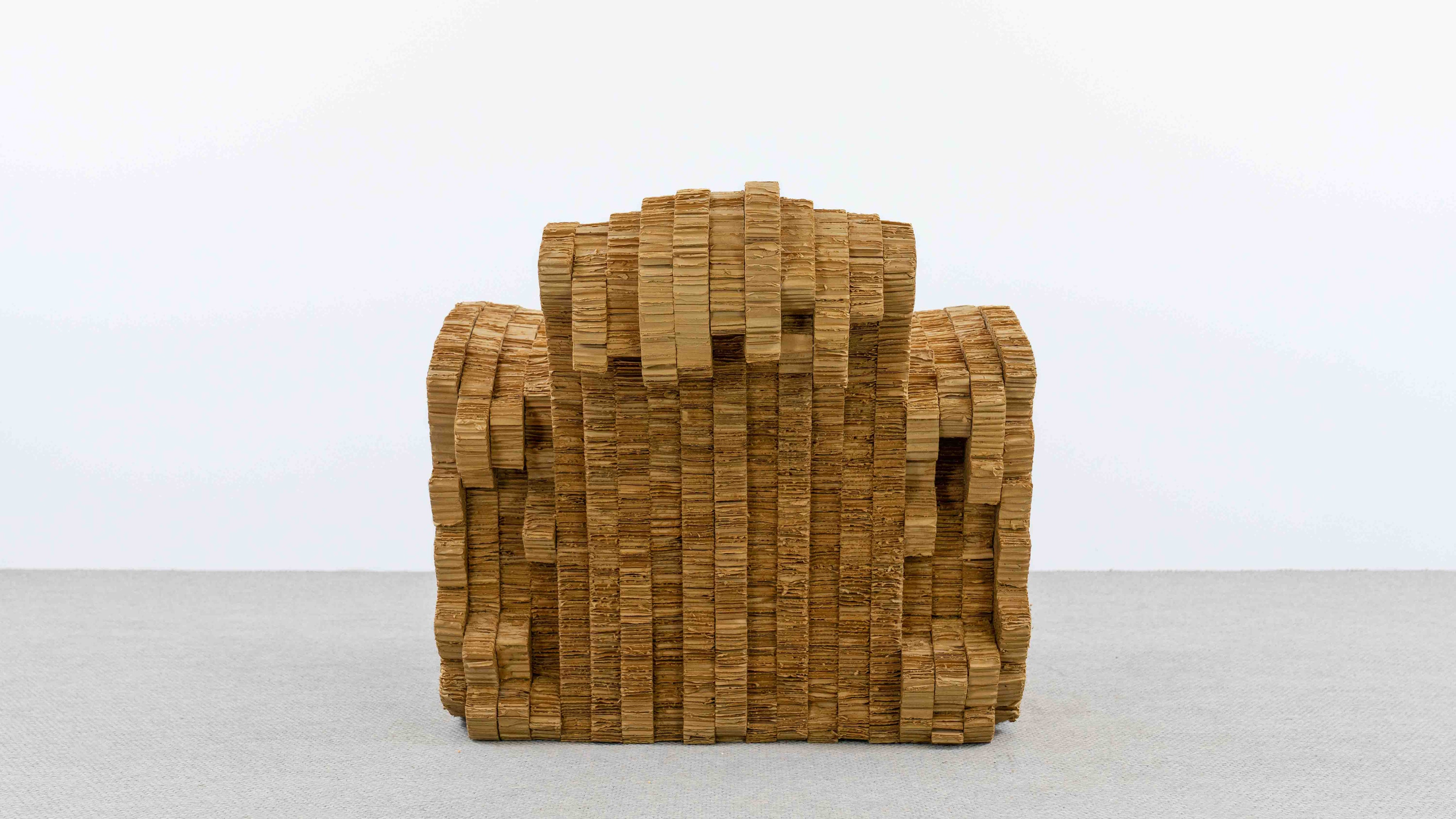 Little_Beaver_Lounge_Chair_by_Frank_O._Gehry_for_Vitra_in_Corrugated_Cardboard