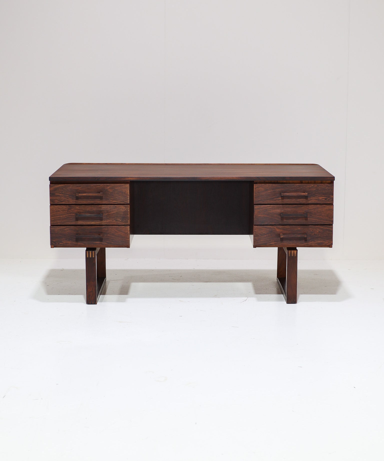 Henning_Jensen_&_Torben_Valeur_Rosewood_Executive_Desk_for_Dyrlund,_Denmark_1960s