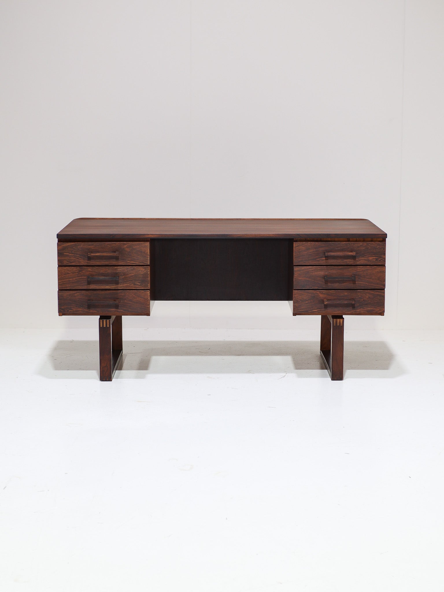 Henning_Jensen_&_Torben_Valeur_Rosewood_Executive_Desk_for_Dyrlund,_Denmark_1960s