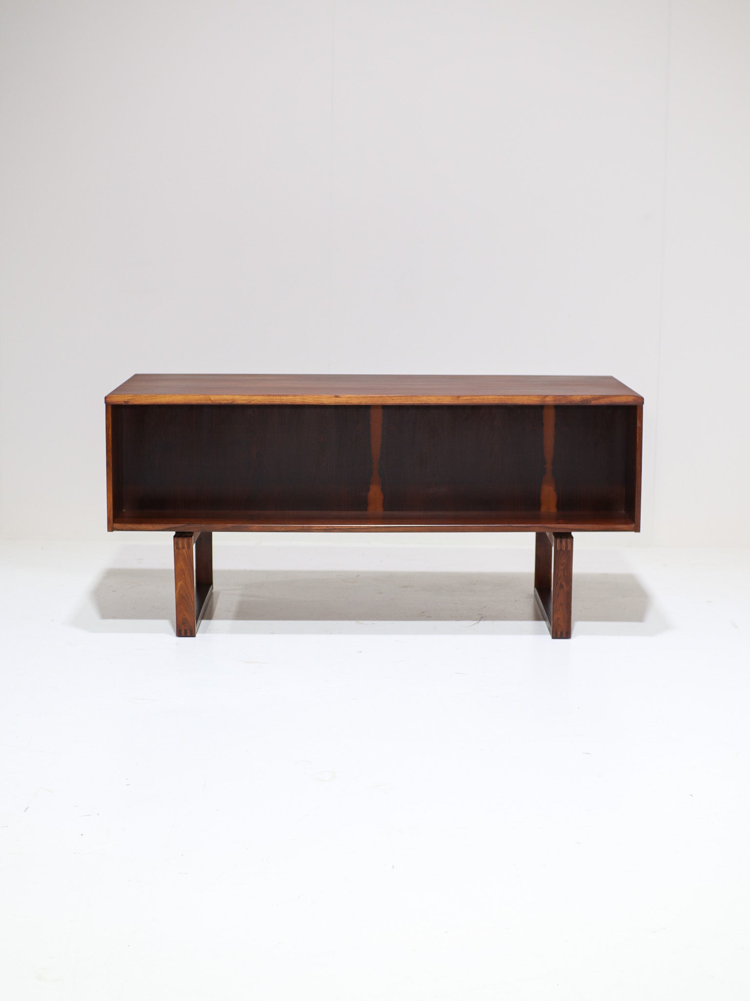 Henning_Jensen_&_Torben_Valeur_Rosewood_Executive_Desk_for_Dyrlund,_Denmark_1960s