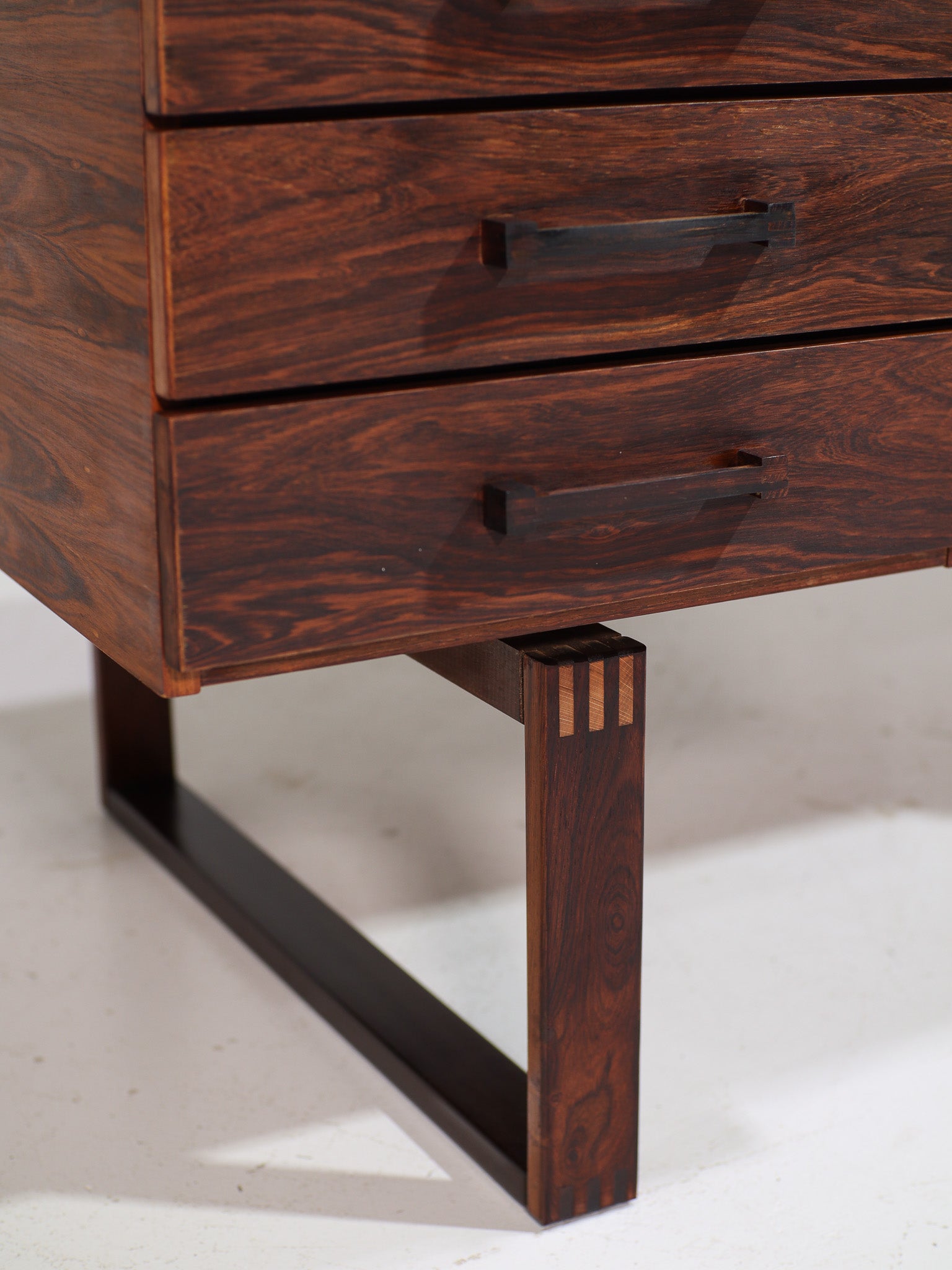 Henning_Jensen_&_Torben_Valeur_Rosewood_Executive_Desk_for_Dyrlund,_Denmark_1960s