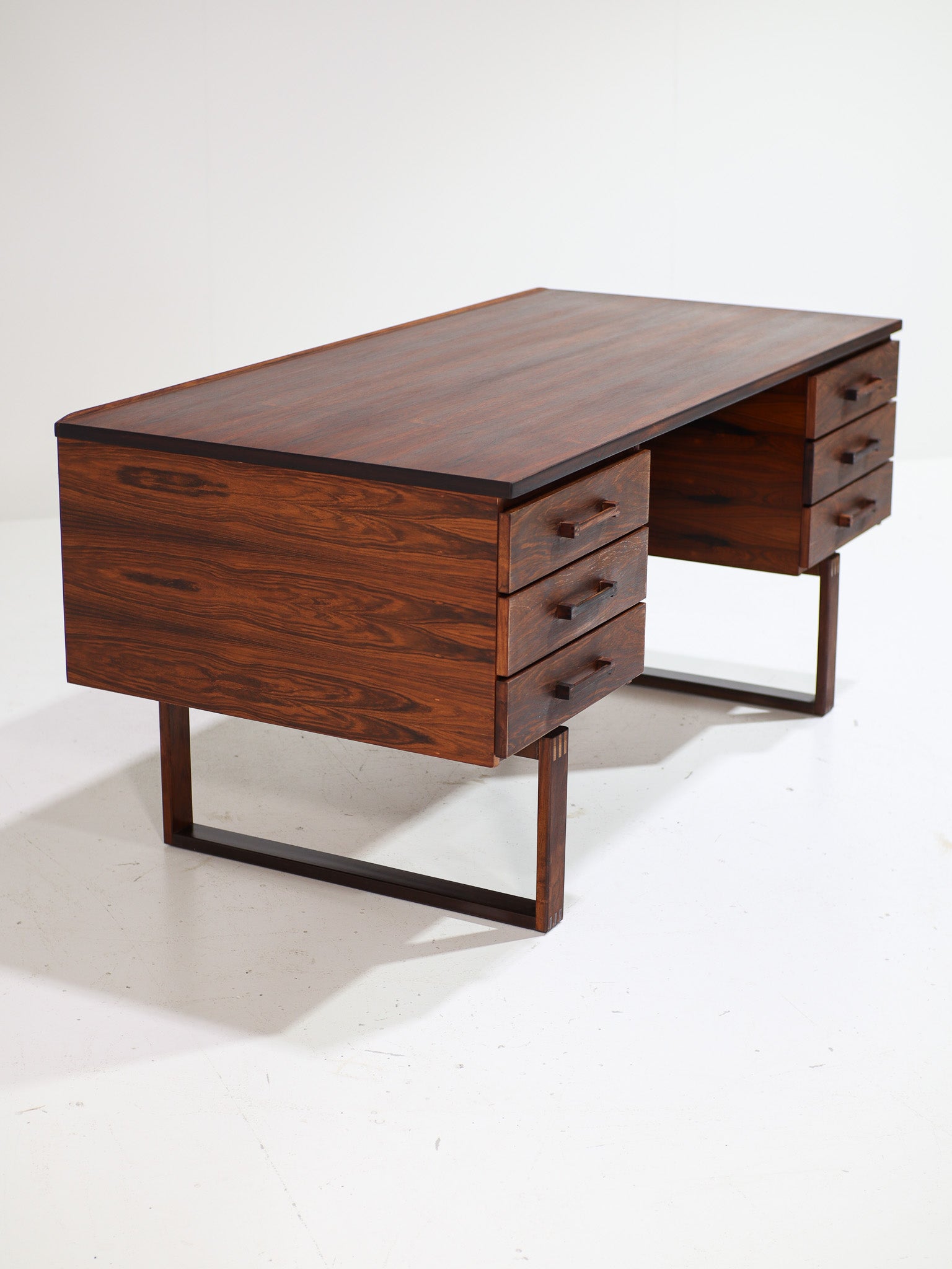 Henning_Jensen_&_Torben_Valeur_Rosewood_Executive_Desk_for_Dyrlund,_Denmark_1960s