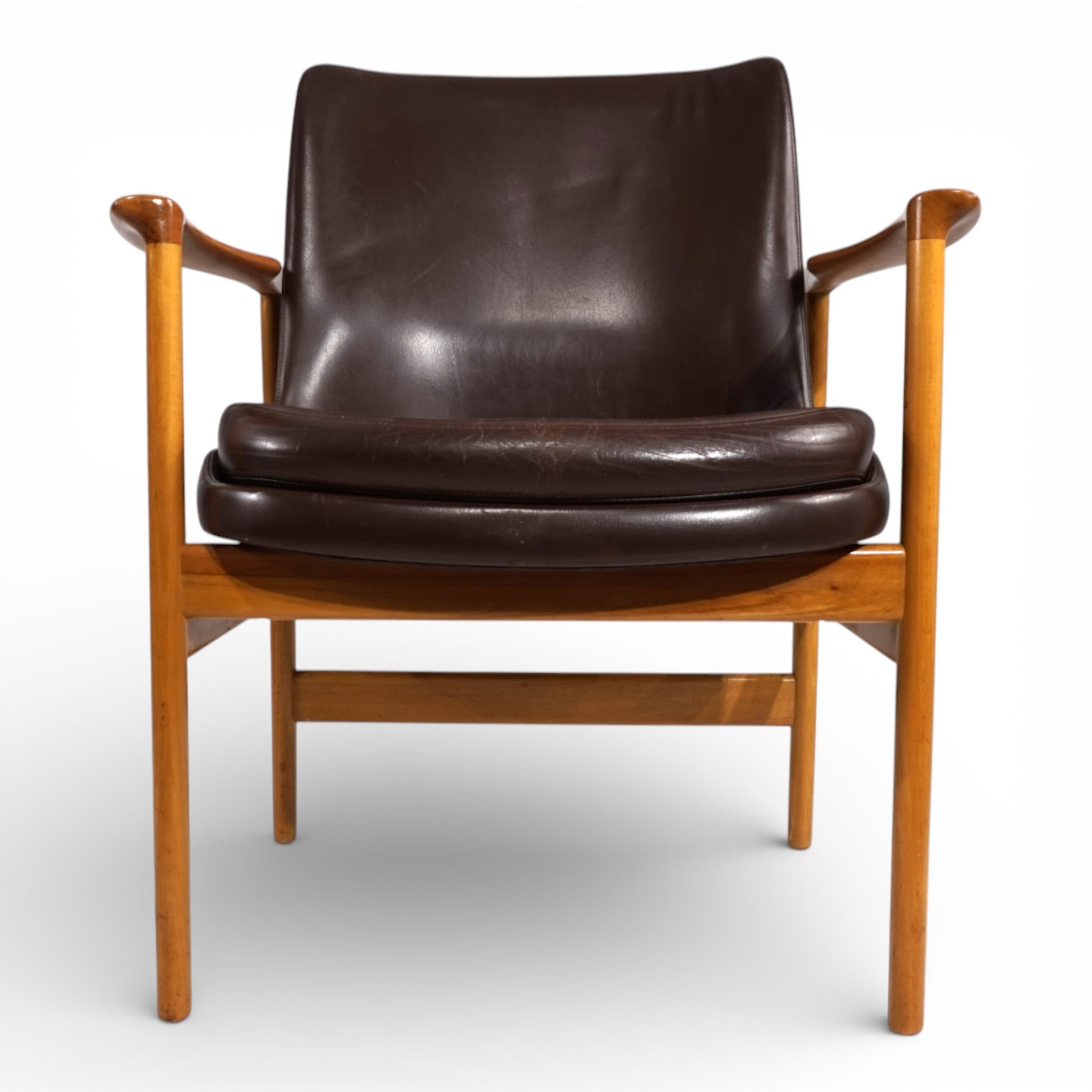 Elisabeth_Armchair_by_Ib_Kofod-Larsen_for_Fröscher,_1950s,_Denmark