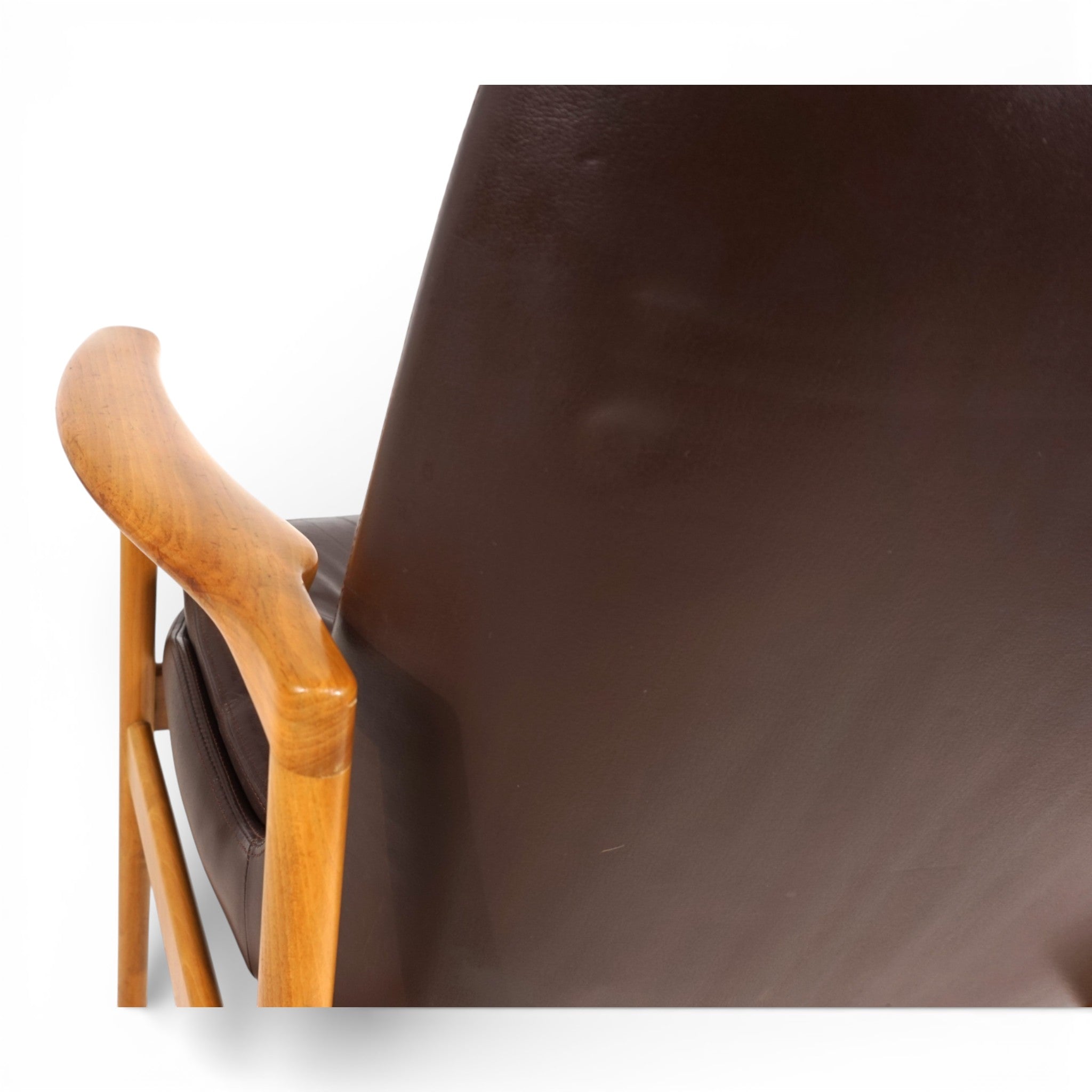Elisabeth_Armchair_by_Ib_Kofod-Larsen_for_Fröscher,_1950s,_Denmark