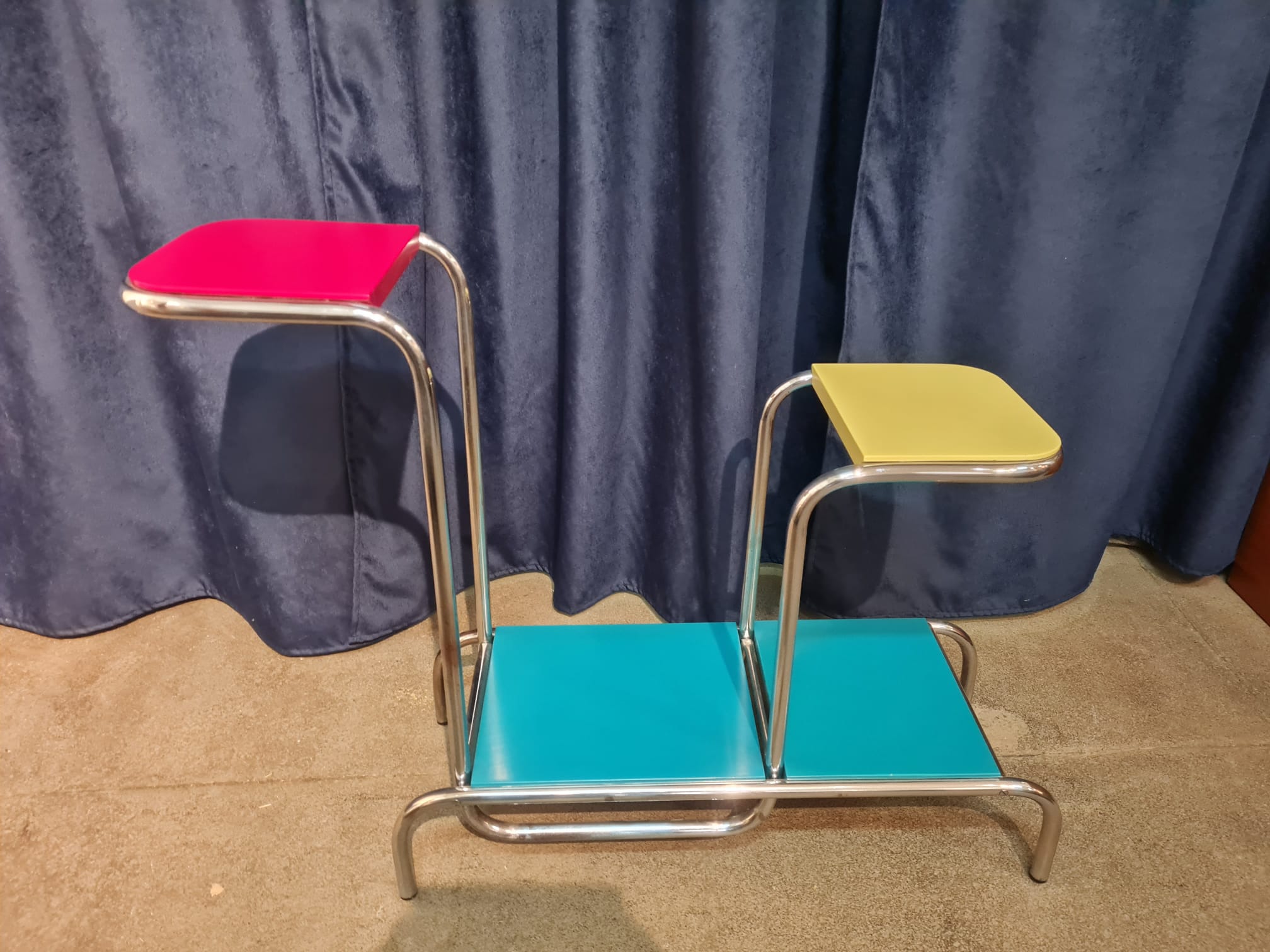 Functionalist_Tubular_Flower_Stand