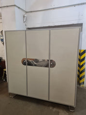 Functionalist_wardrobe_closet