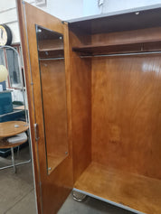 Functionalist_wardrobe_closet