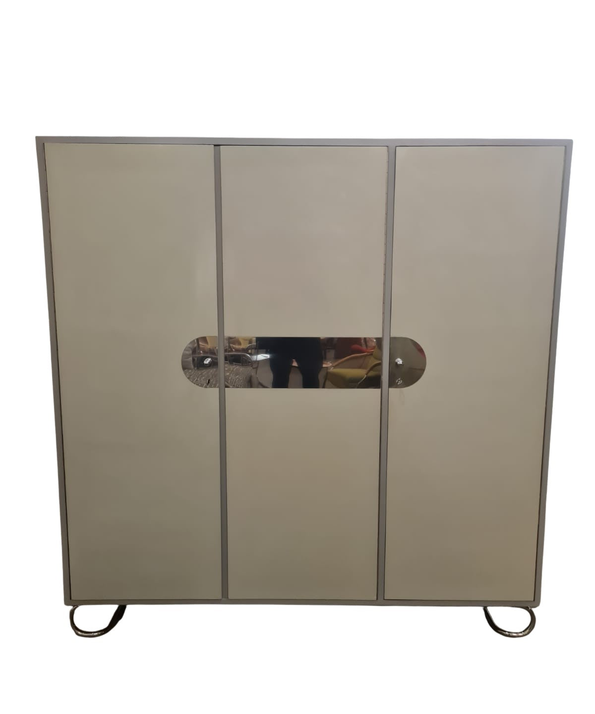 Functionalist_wardrobe_closet