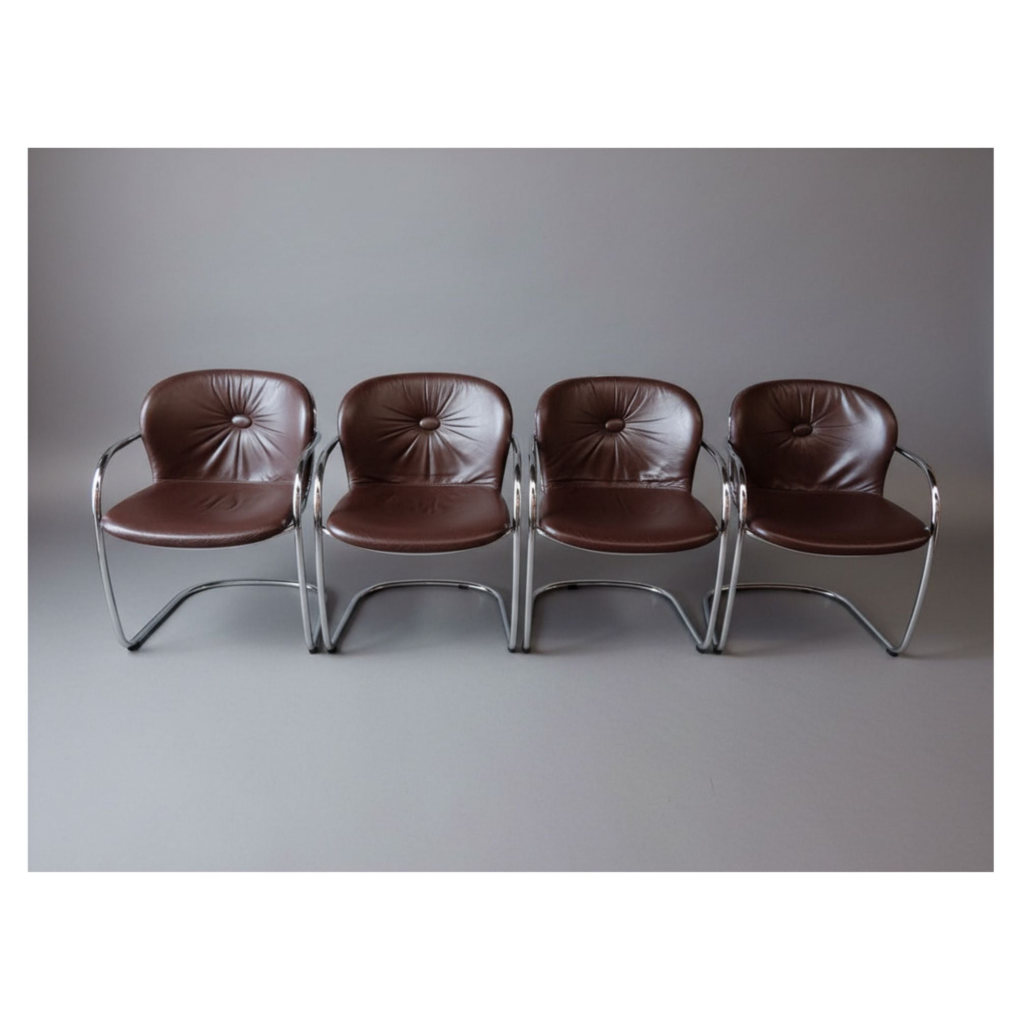 Set_of_Gastone_Rinaldi_Dining_Table_with_4_Sabrina_Chairs,_Italy_1970s