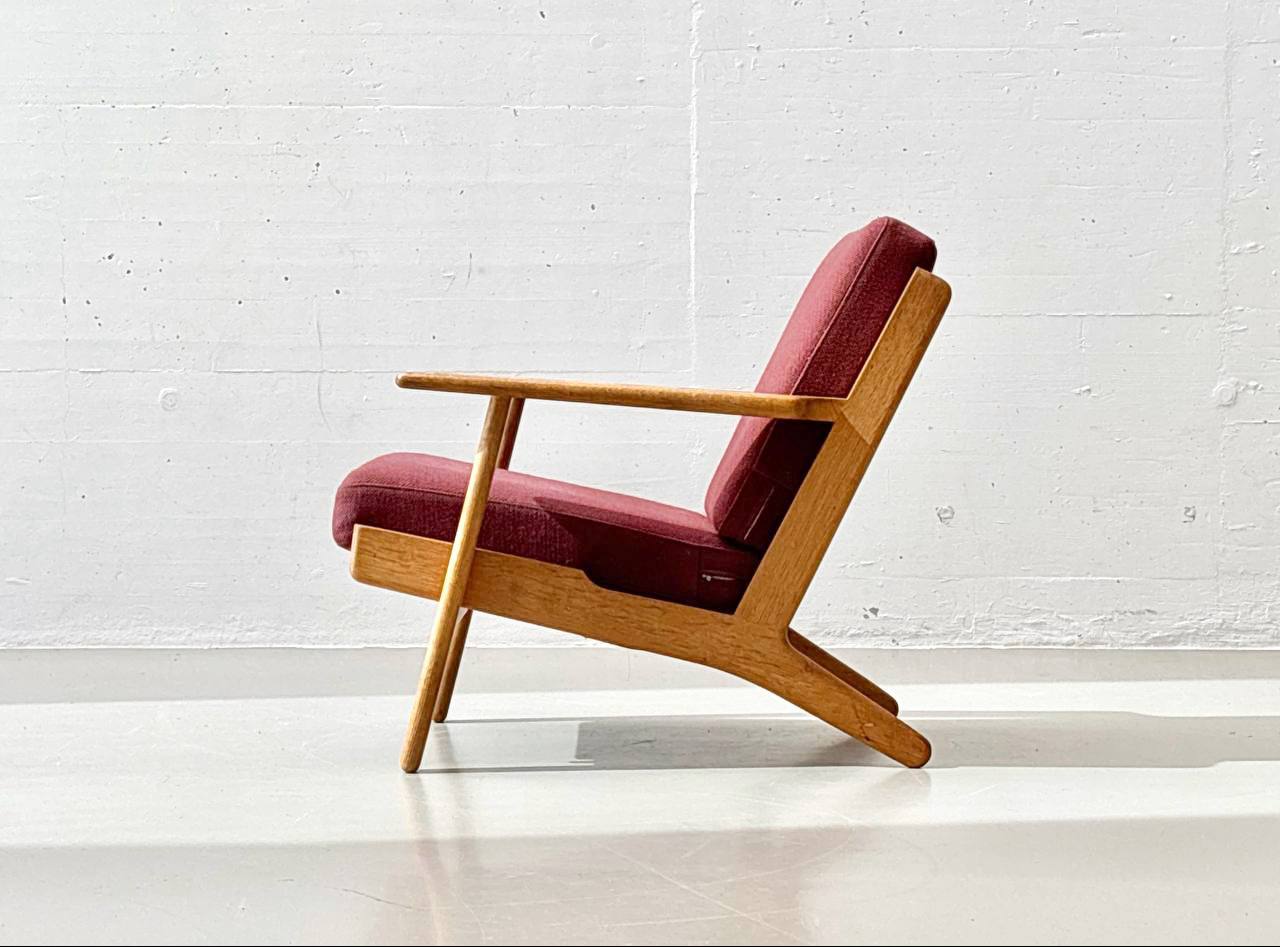 GE_290_Easy_Chair_armchair_by_Hans_J._Wegner_for_Getama,_1950s