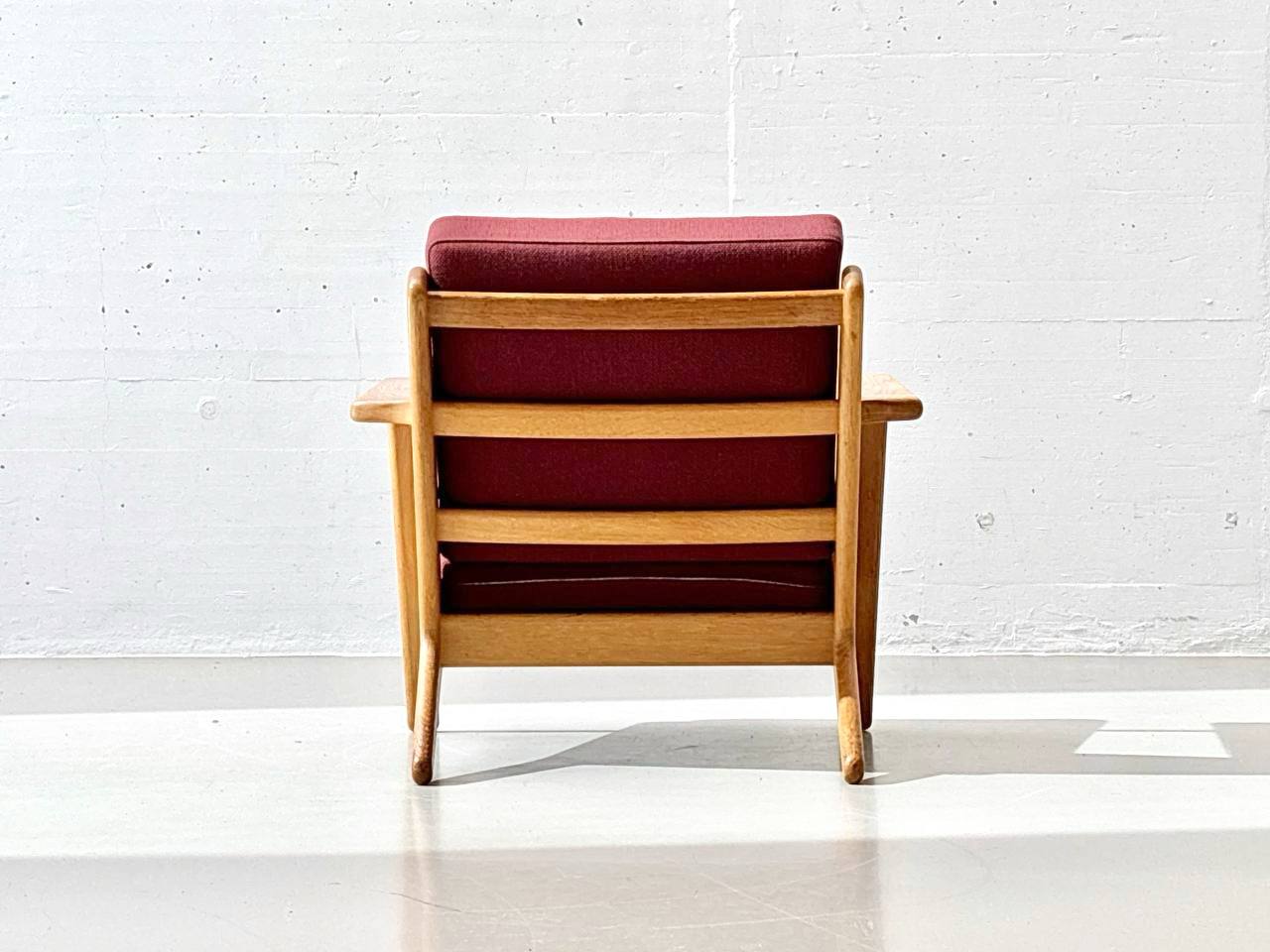 GE_290_Easy_Chair_armchair_by_Hans_J._Wegner_for_Getama,_1950s